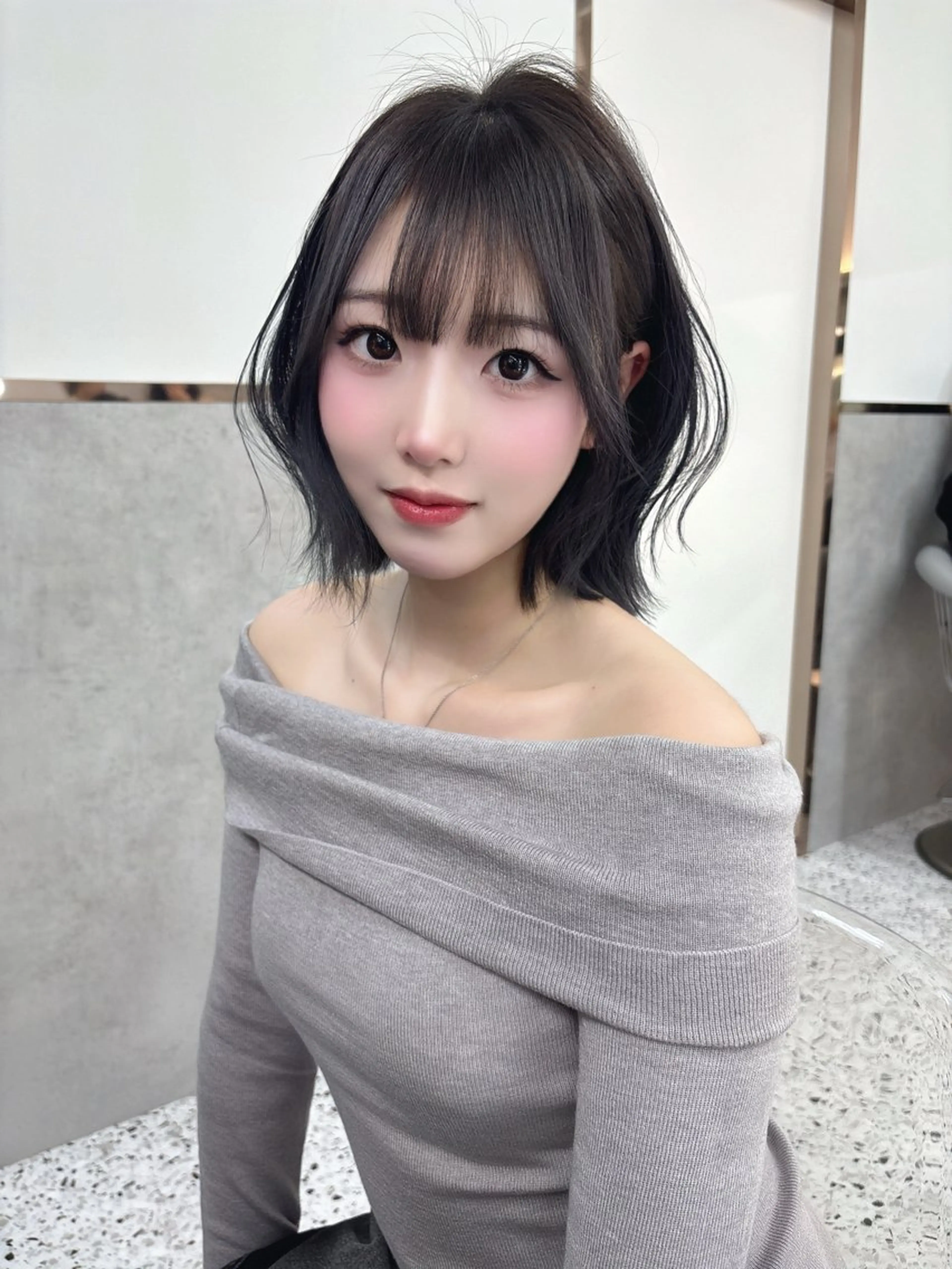 ミディアム カット 縮毛矯正 トリートメント karin ボブハイトーンのヘアスタイル