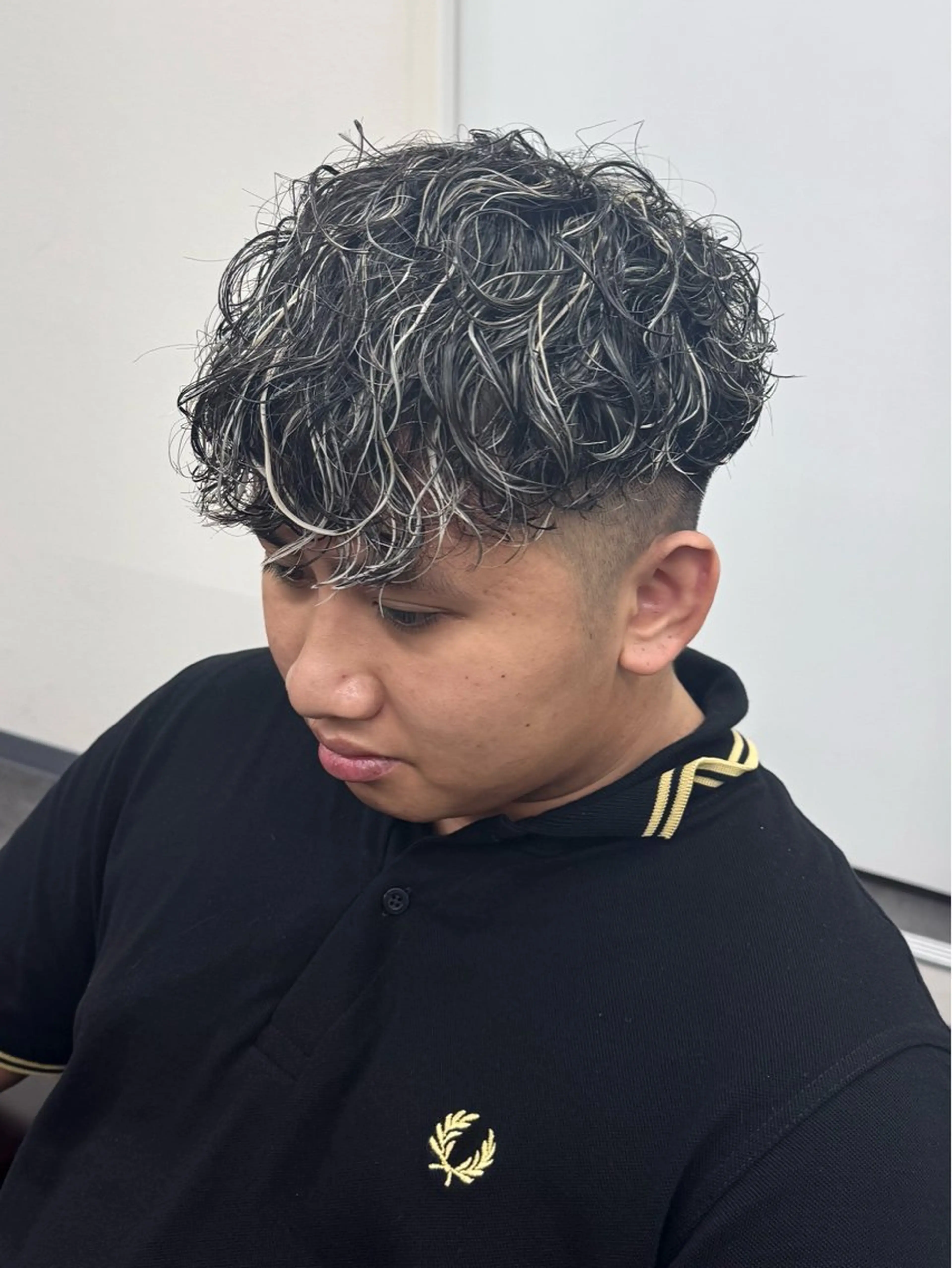 カラー パーマ メンズ メンズハイライト メンズメッシュ スペインカール ハイライトカラー メッシュ カット ヘアカラー パーマ 柏メンズカットパーマ NO.1タイチのヘアスタイル