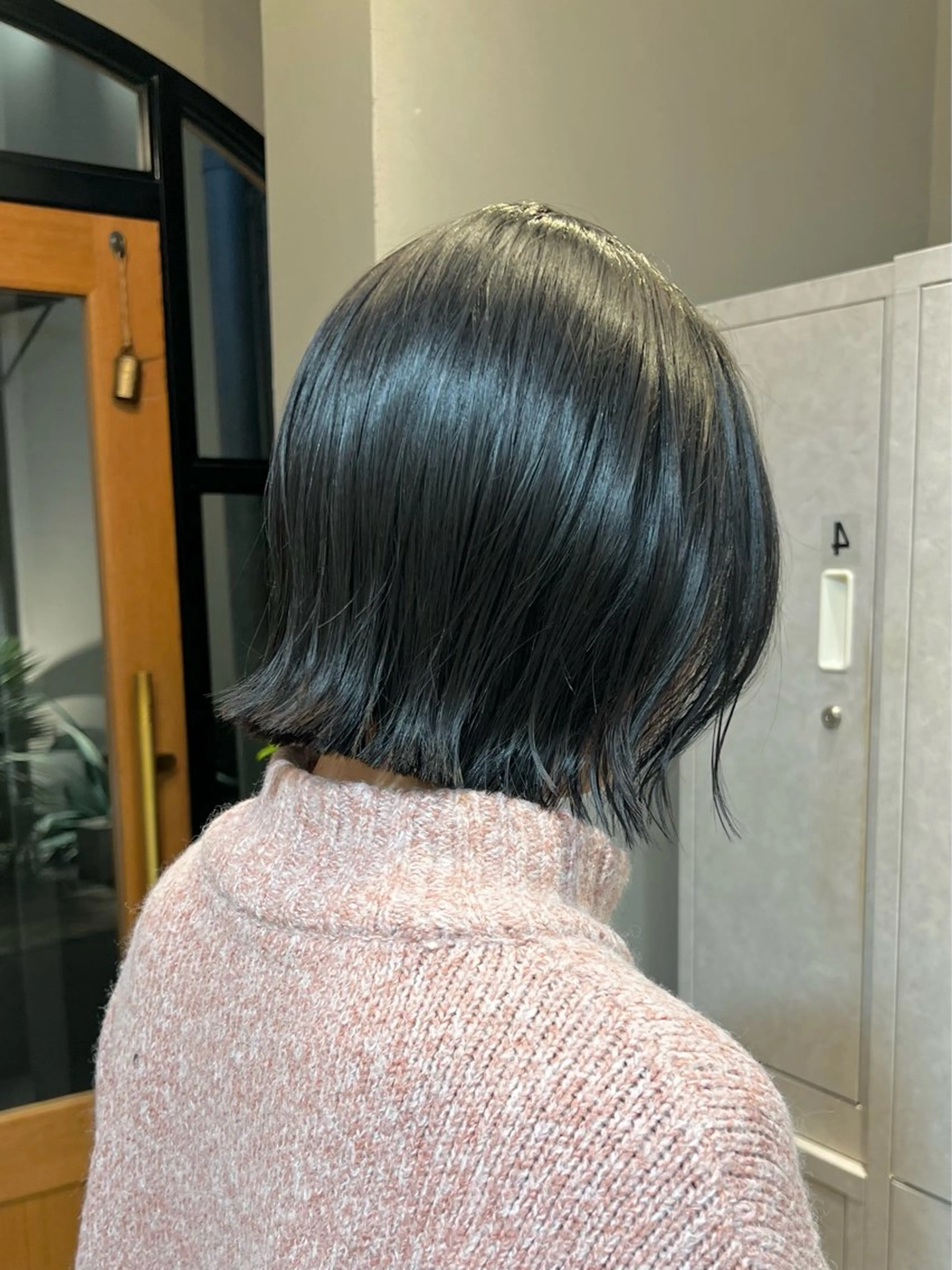 ショート カラー 切りっぱなしボブ ボブ カット ヘアカラー ioe 元町のヘアスタイル