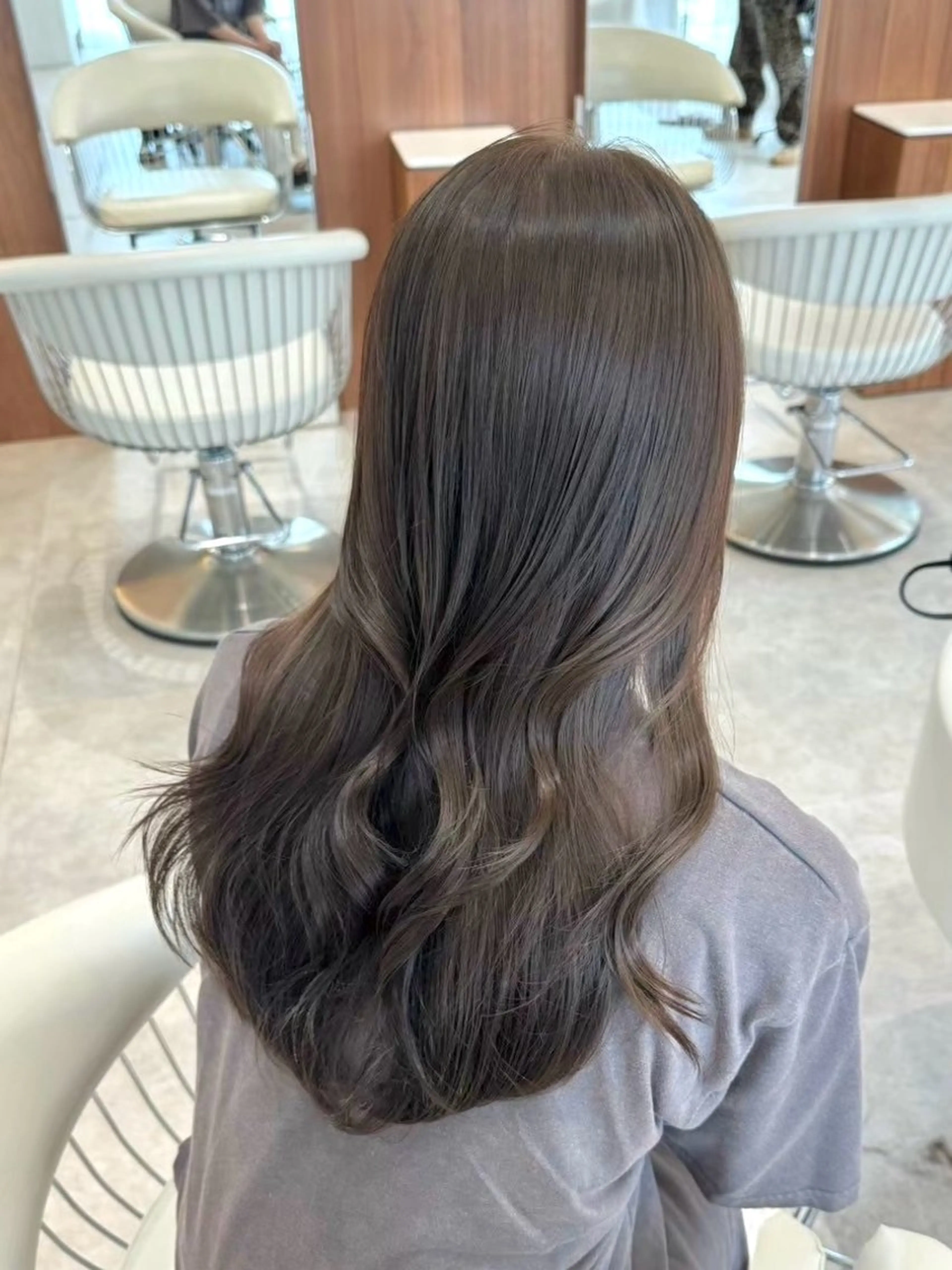 ミディアム カラー ブラウンカラー 透明感カラー レイヤーカット カット ヘアカラー トリートメント 渋谷/レイヤーカット 透明感/サッタのヘアスタイル