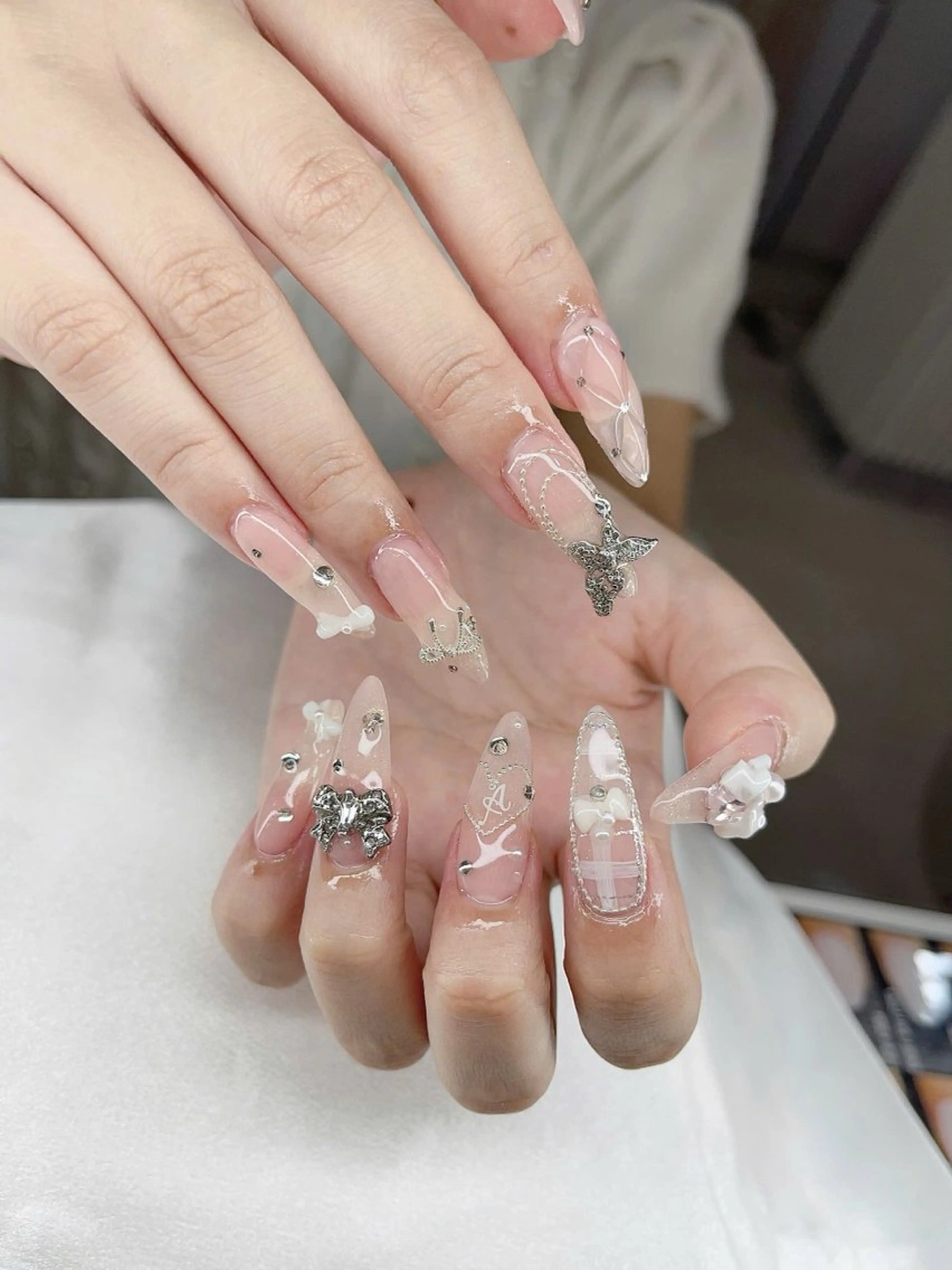 ネイル フレンチネイル キラキラネイル マグネットネイル ミラーネイル ニュアンスネイル ハンドネイル Lyn TA Nailのネイルデザイン