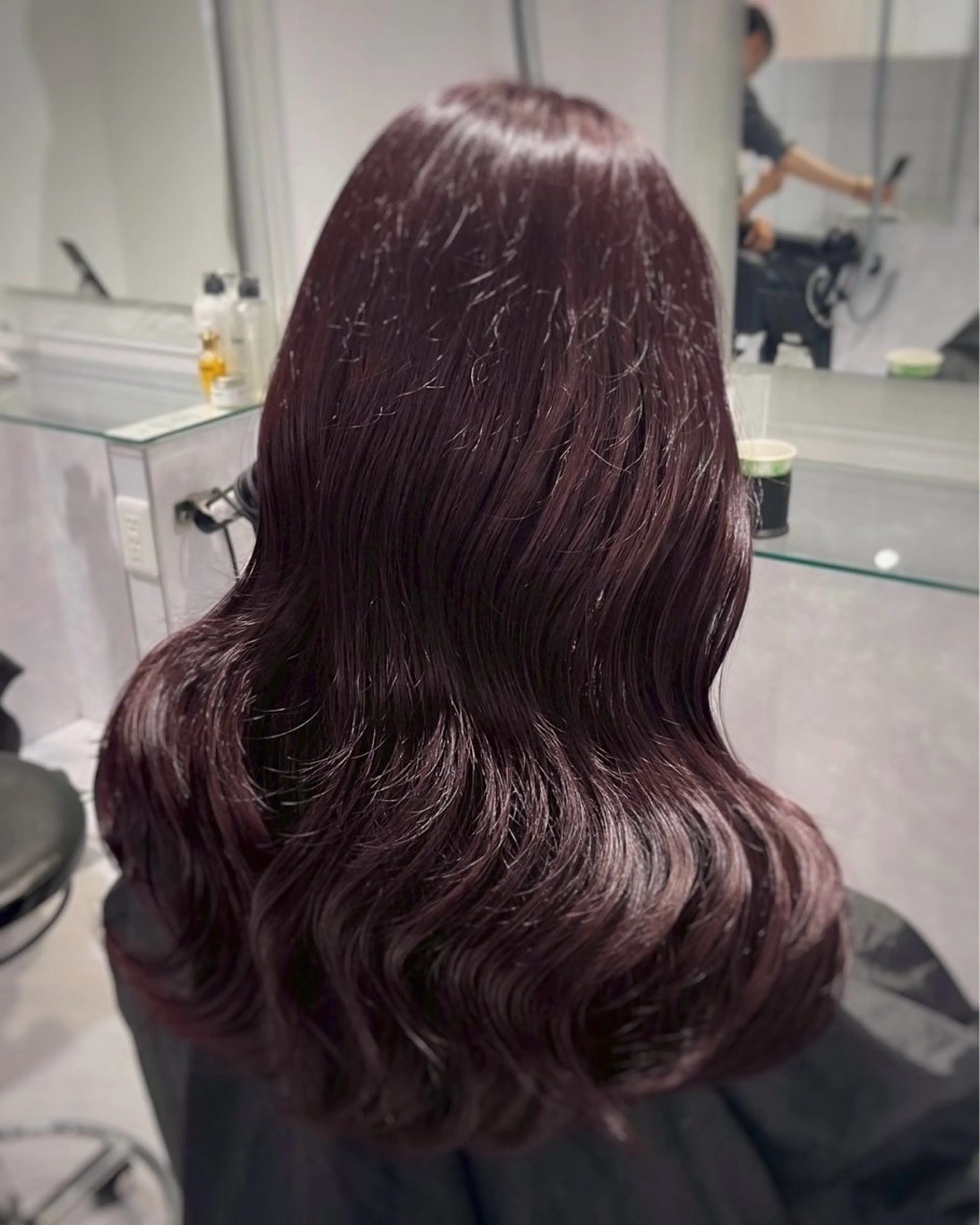 セミロング カラー ヘアアレンジ ワインレッド🍒ラベ ンダーKiyokaのヘアスタイル