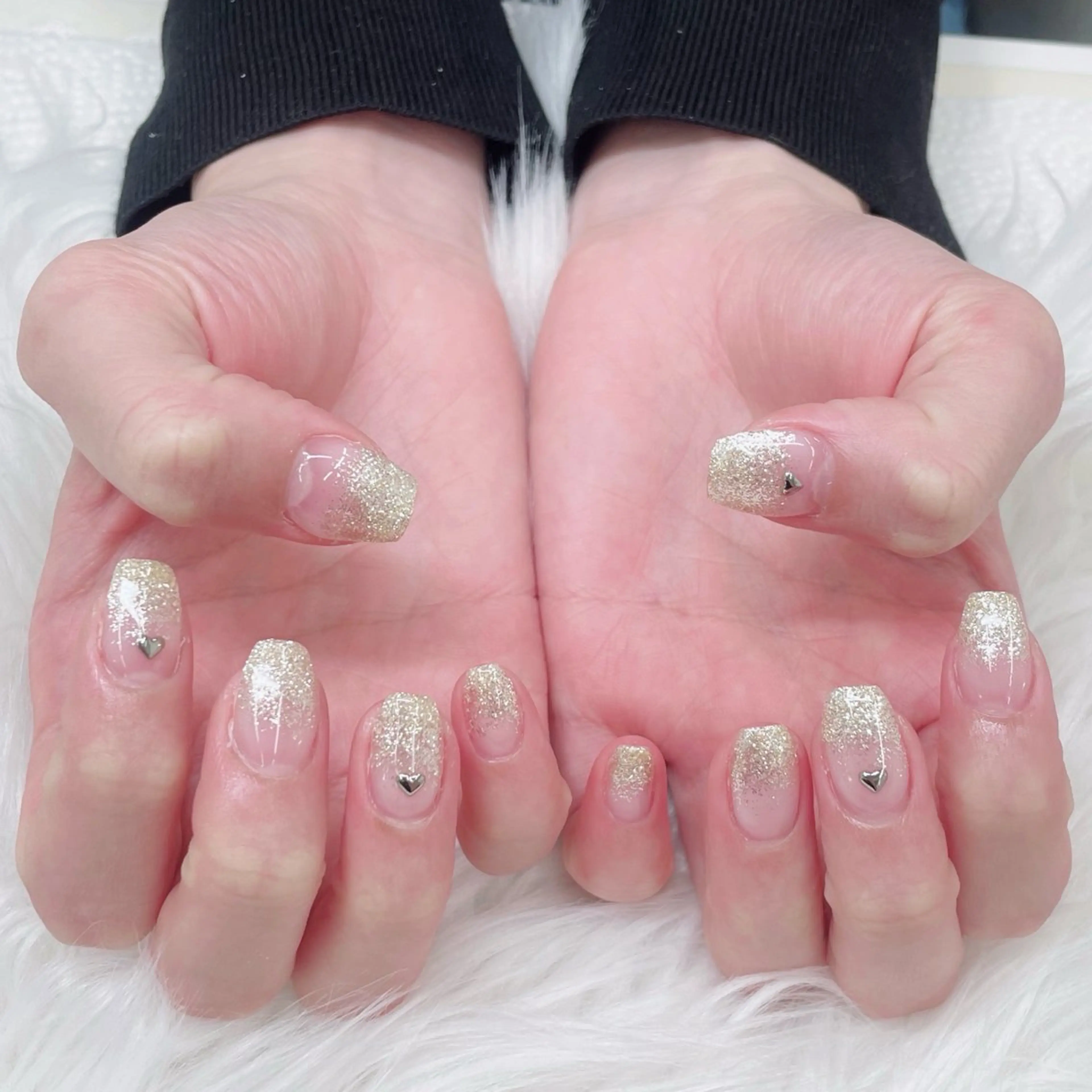 ネイル ハート ストーンネイル エリクサーネイル池袋店所属・エリクサーネイル池袋 大槻のネイルデザイン