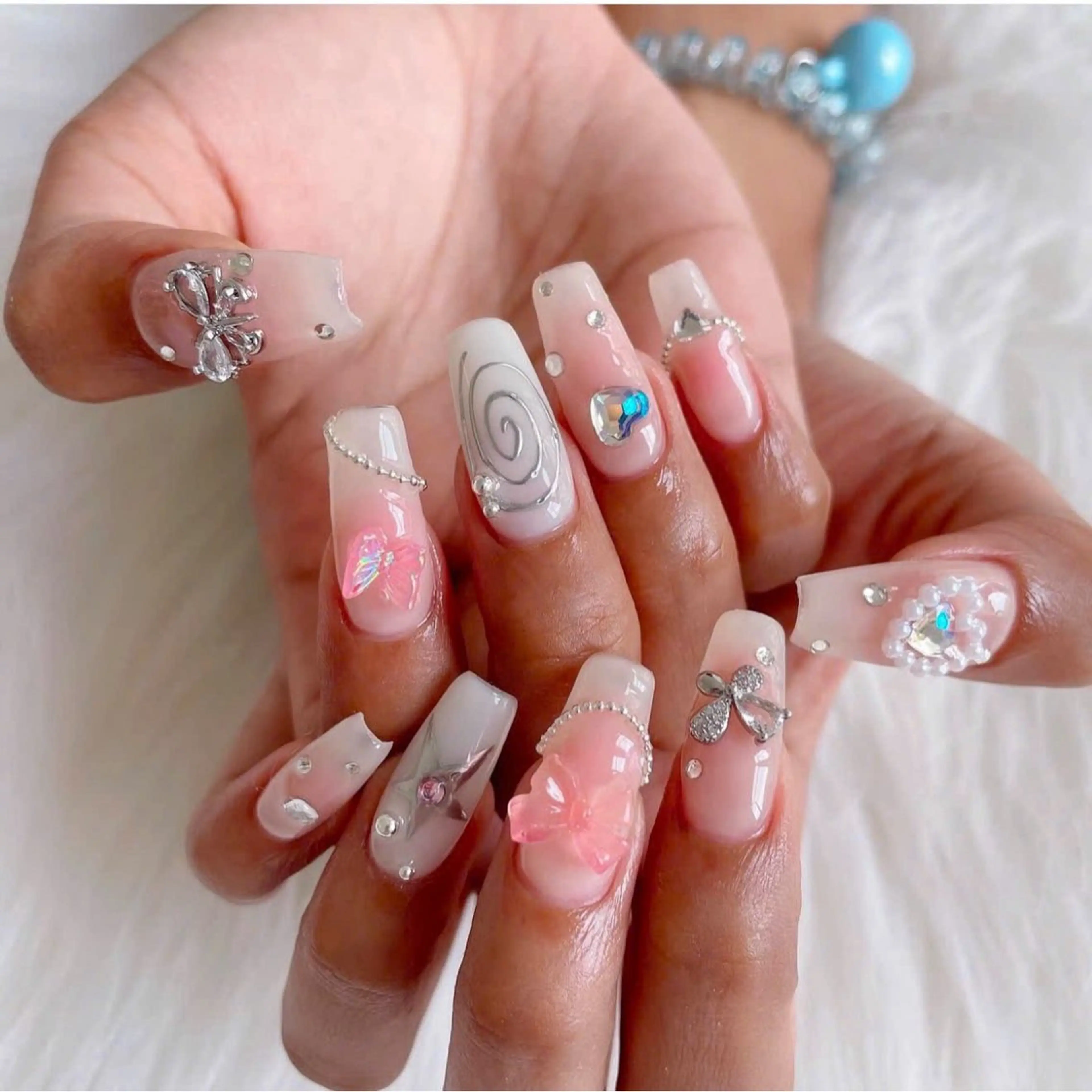 ネイル フラッシュネイル フレンチネイル グラデーション キラキラネイル 韓国ネイル ハンドネイル LynaOtsuka Nailのネイルデザイン