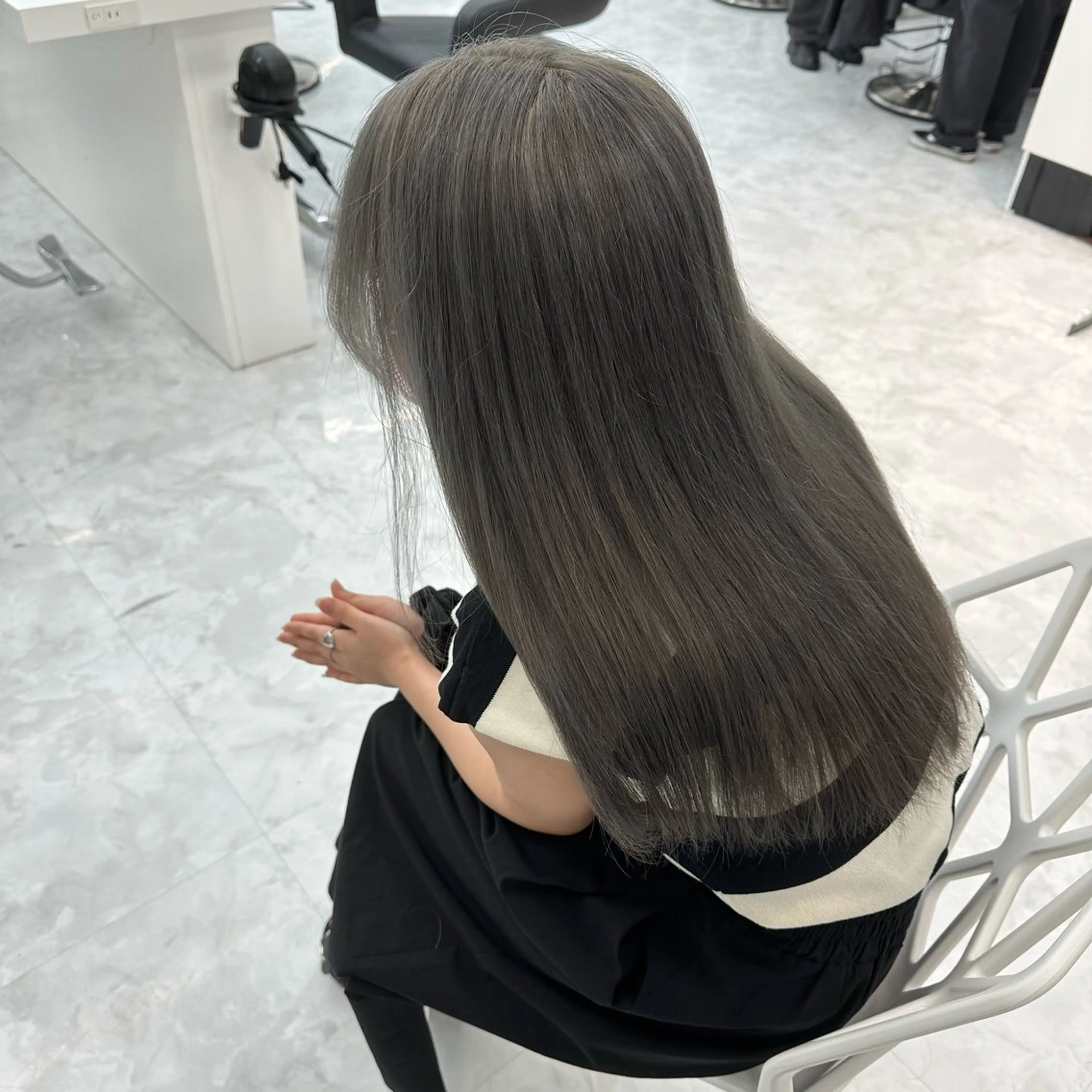 ミディアム カラー ヘアカラー トリートメント ヘッドスパ ヘアセット ダブルカラー 韓国ヘアKYONのヘアスタイル