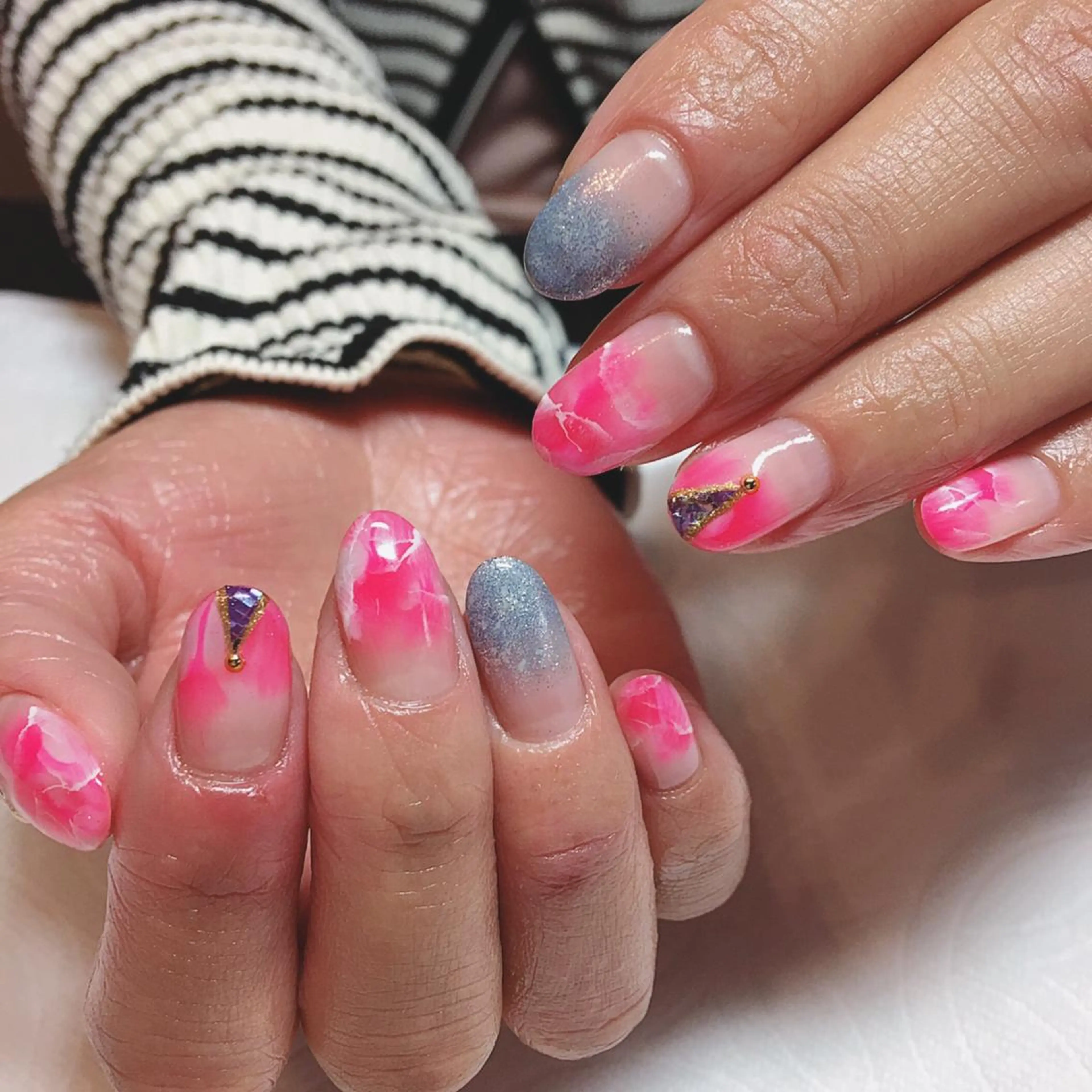 ネイル ジェルネイル グラデーション ピンク THECOLORS所属・近貞 莉奈のネイルデザイン