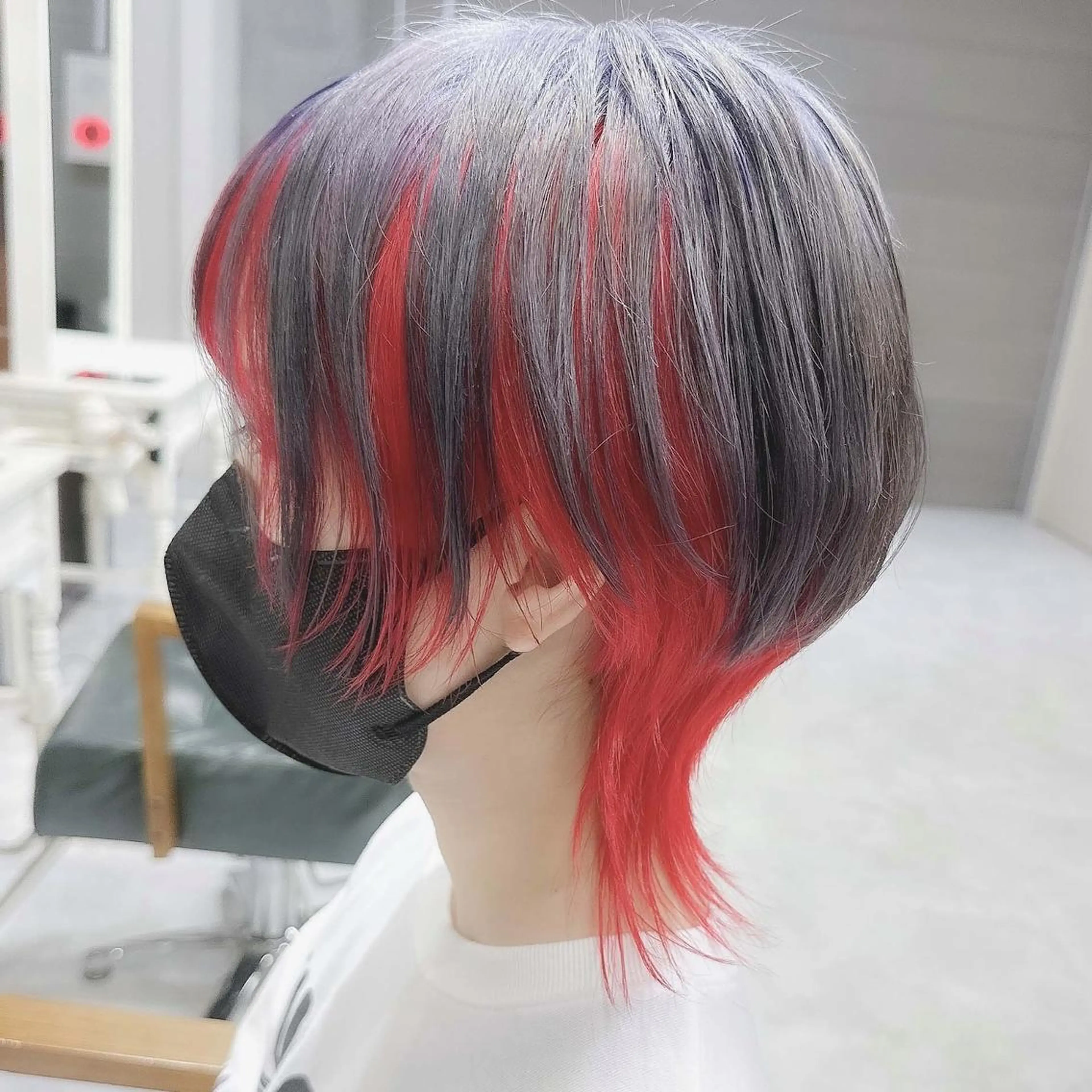 ショート カラー ブリーチ デザインカラー グレージュ ハイトーンカラー インナーカラー ヘアカラー トリートメント Days 透明感カラーのヘアスタイル