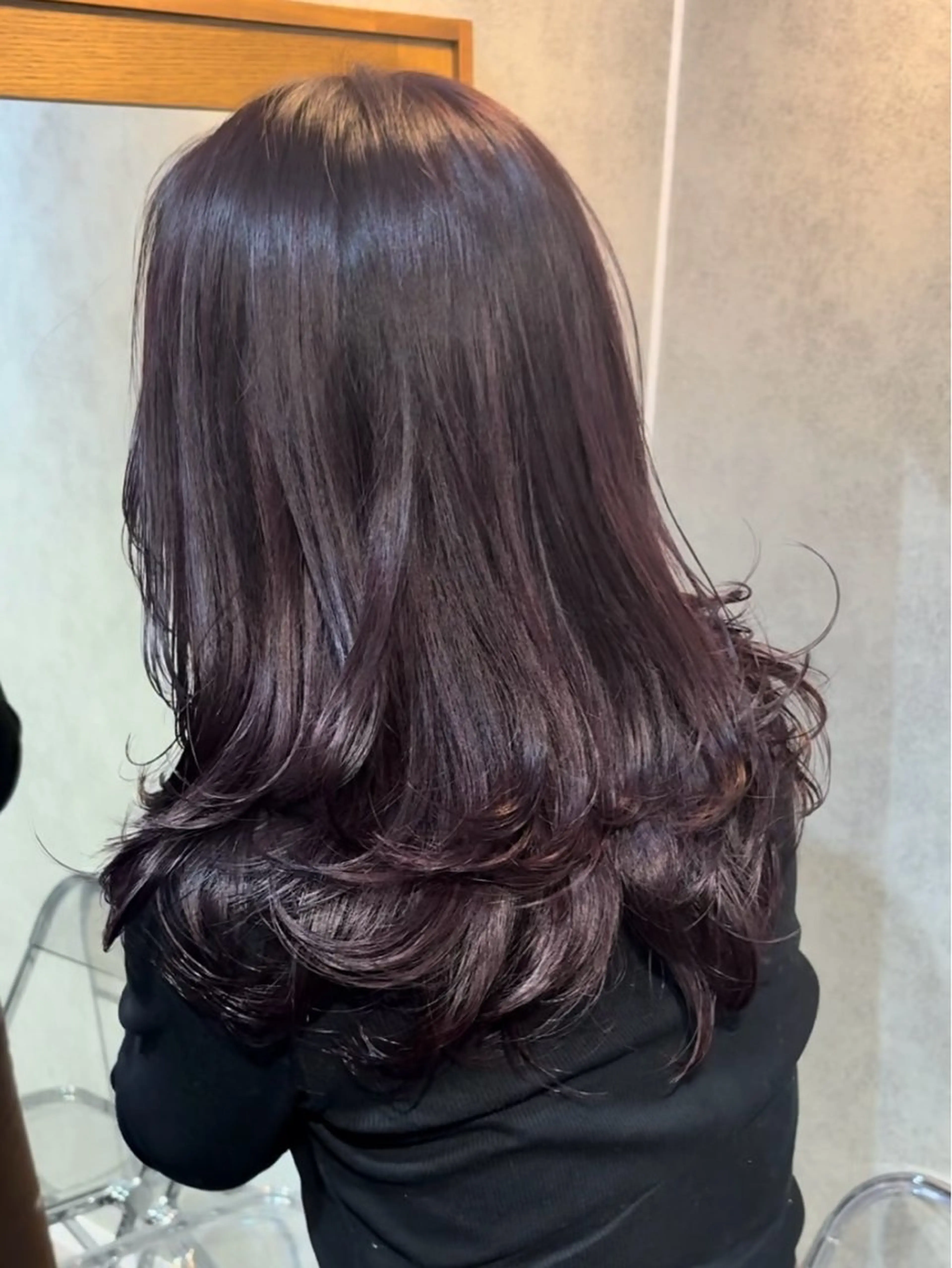 セミロング パープルカラー カット ヘアカラー トリートメント 赤みオフの透明感職人 /ケア重視の美髪施術のヘアスタイル