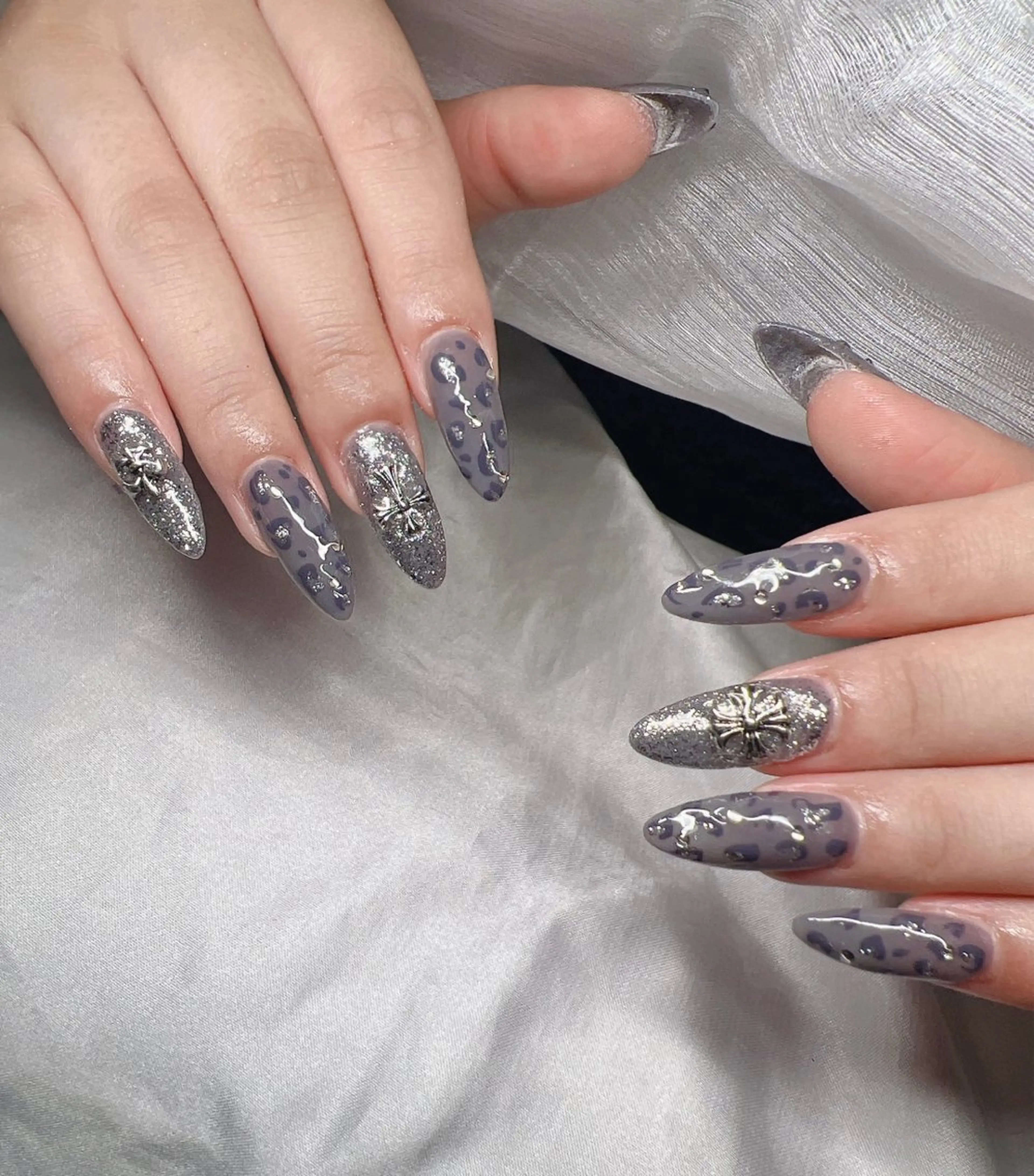 ネイル 長さ出し グラデーション 卒業式 キラキラネイル マグネットネイル ハンドネイル Lee Nailsのネイルデザイン