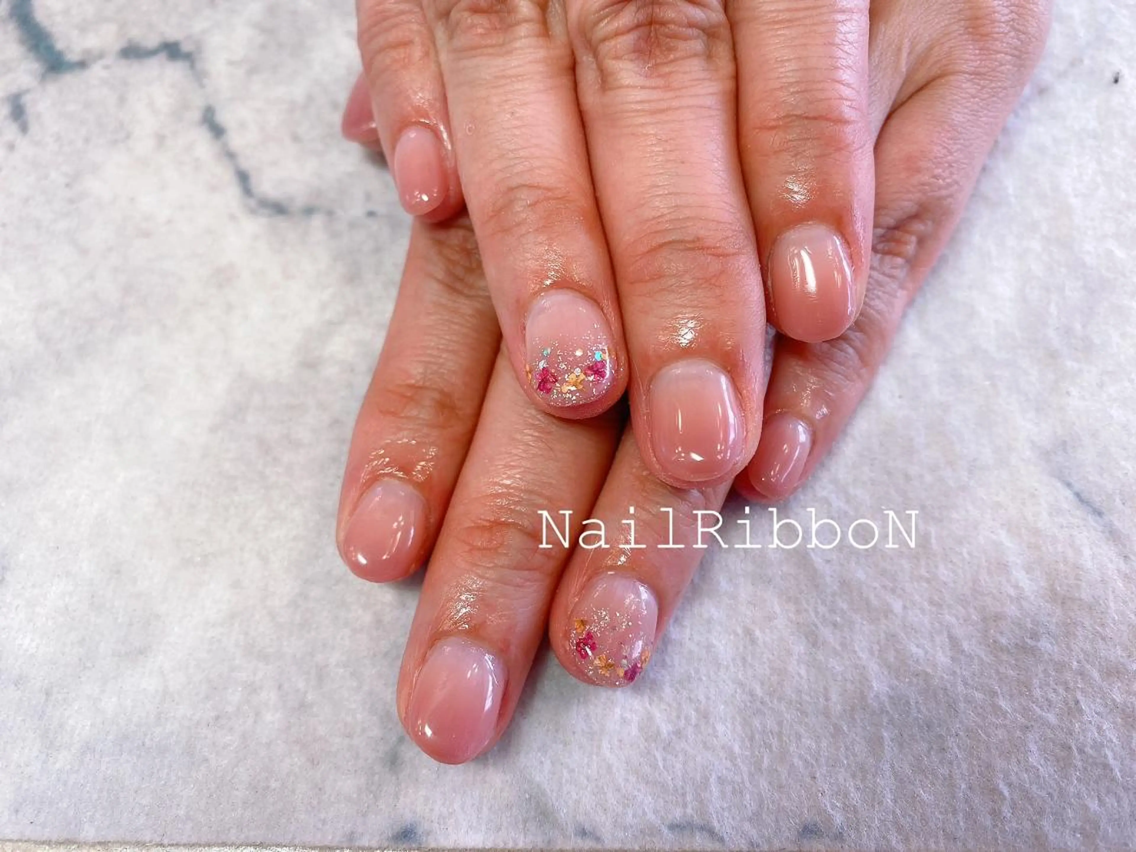 ネイル ネイルリボン 受付スタッフのネイルデザイン