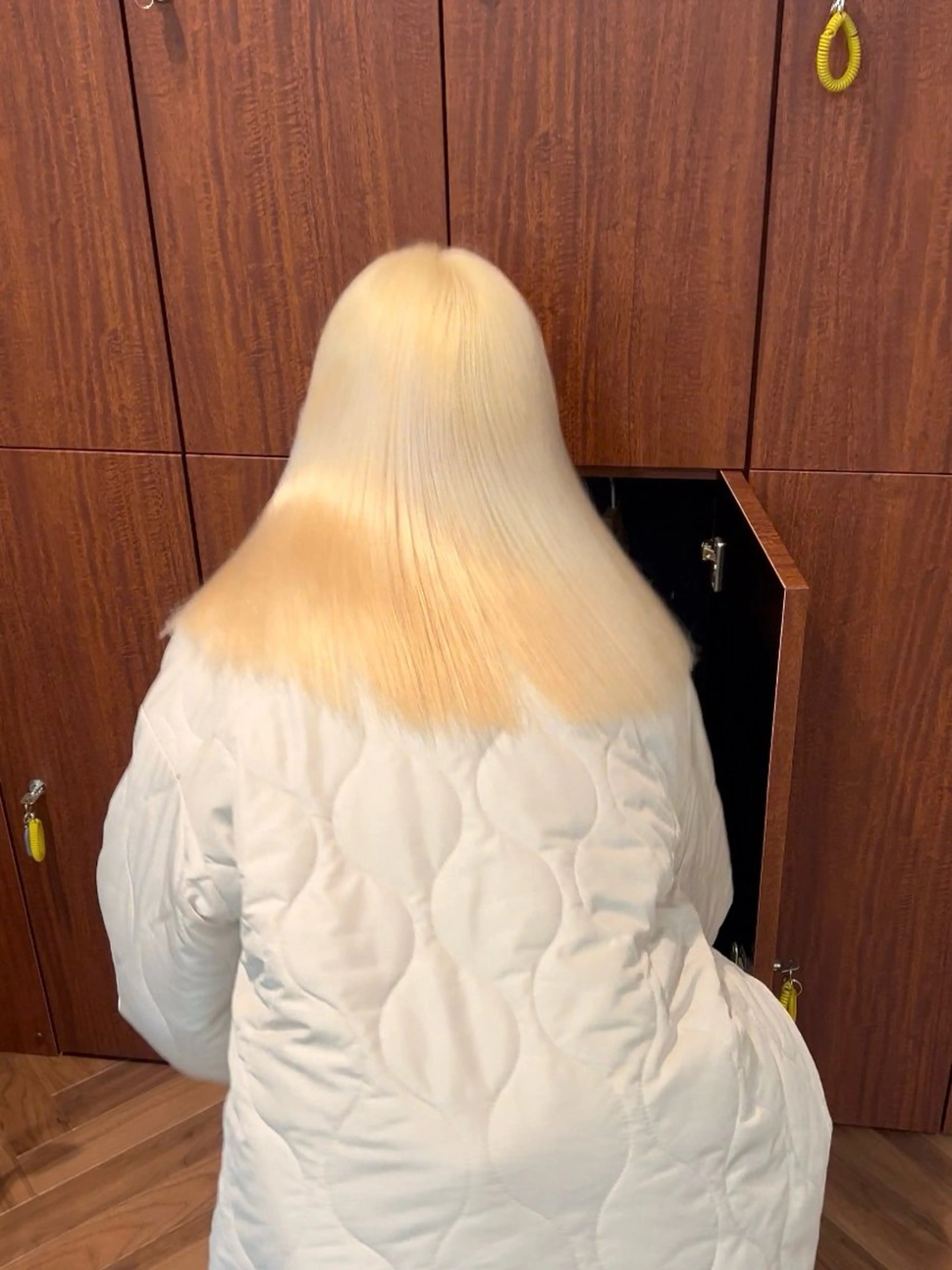 ミディアム カラー ブリーチ ケアブリーチ ダブルカラー ハイトーンカラー ボブ ヘアカラー トリートメント ヘアセット ニュアンスレイヤー ハイトーンカラーのヘアスタイル