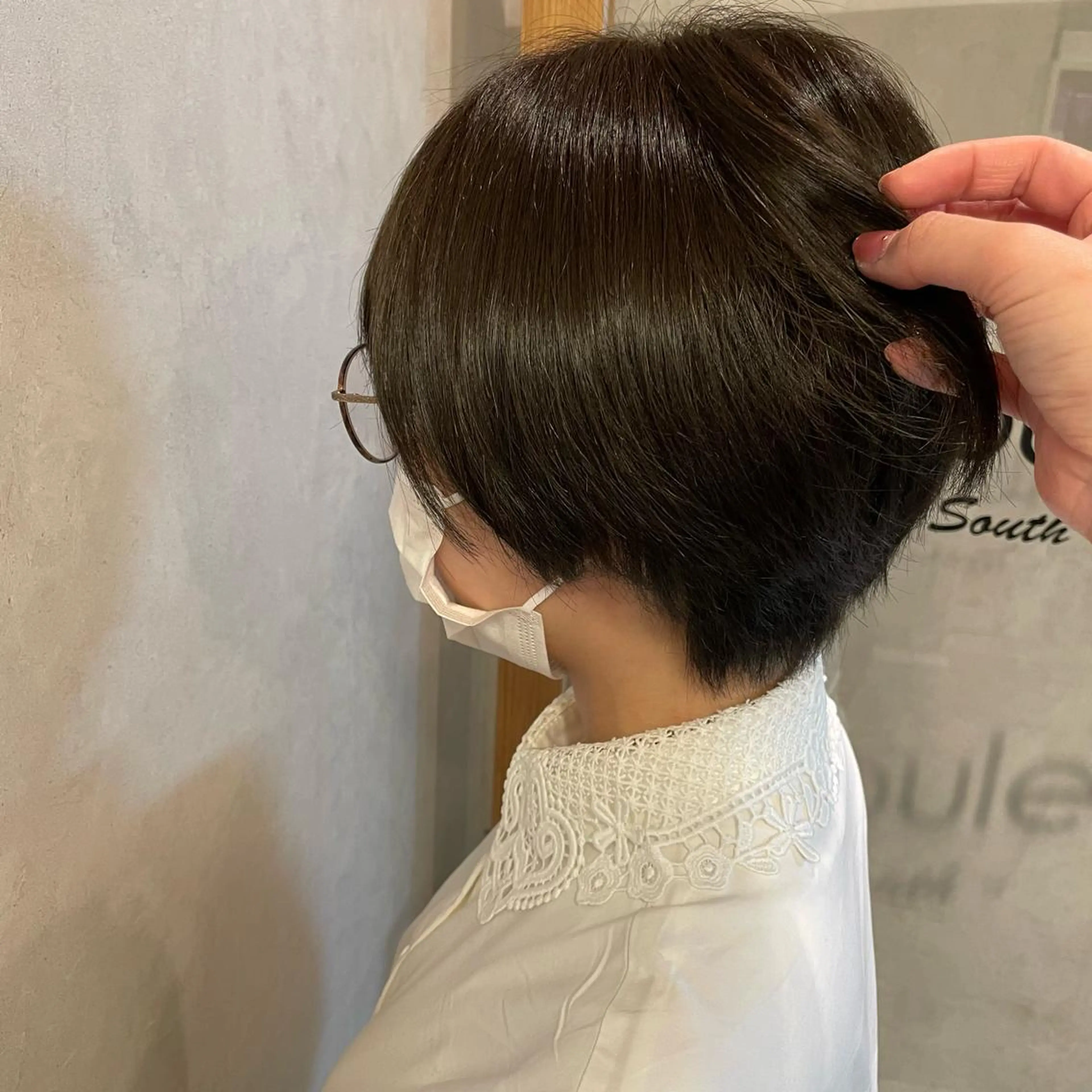 ショート カラー オリーブカラー 🍮中山詩乃🍮顔 まわりデザイン◎のヘアスタイル