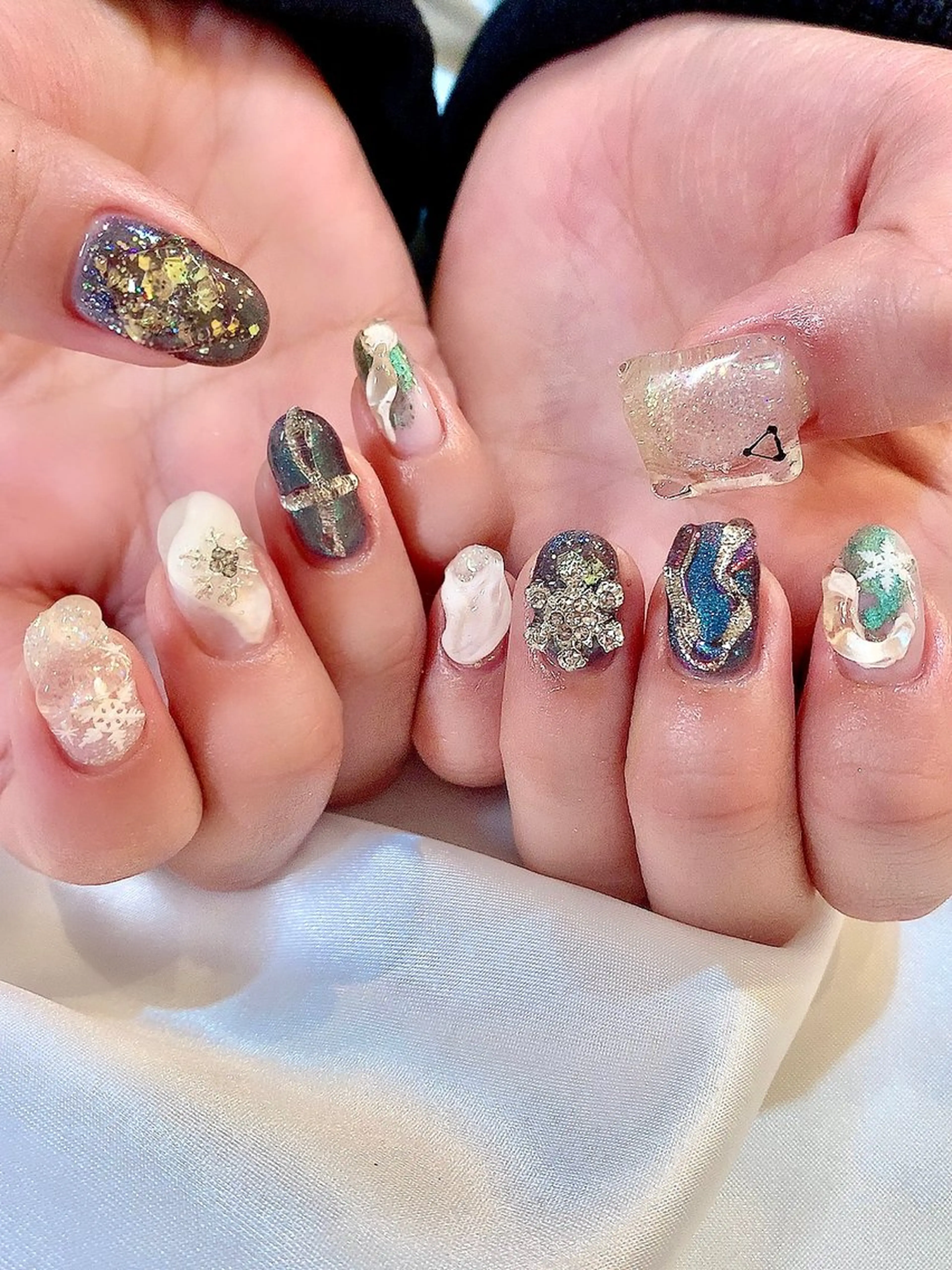 ネイル アートネイル キラキラネイル 持ち込み ぷっくりネイル ストーンネイル シェアサロンLei.g(レイジー)所属・3Dアートネイル💗 都築レナのネイルデザイン