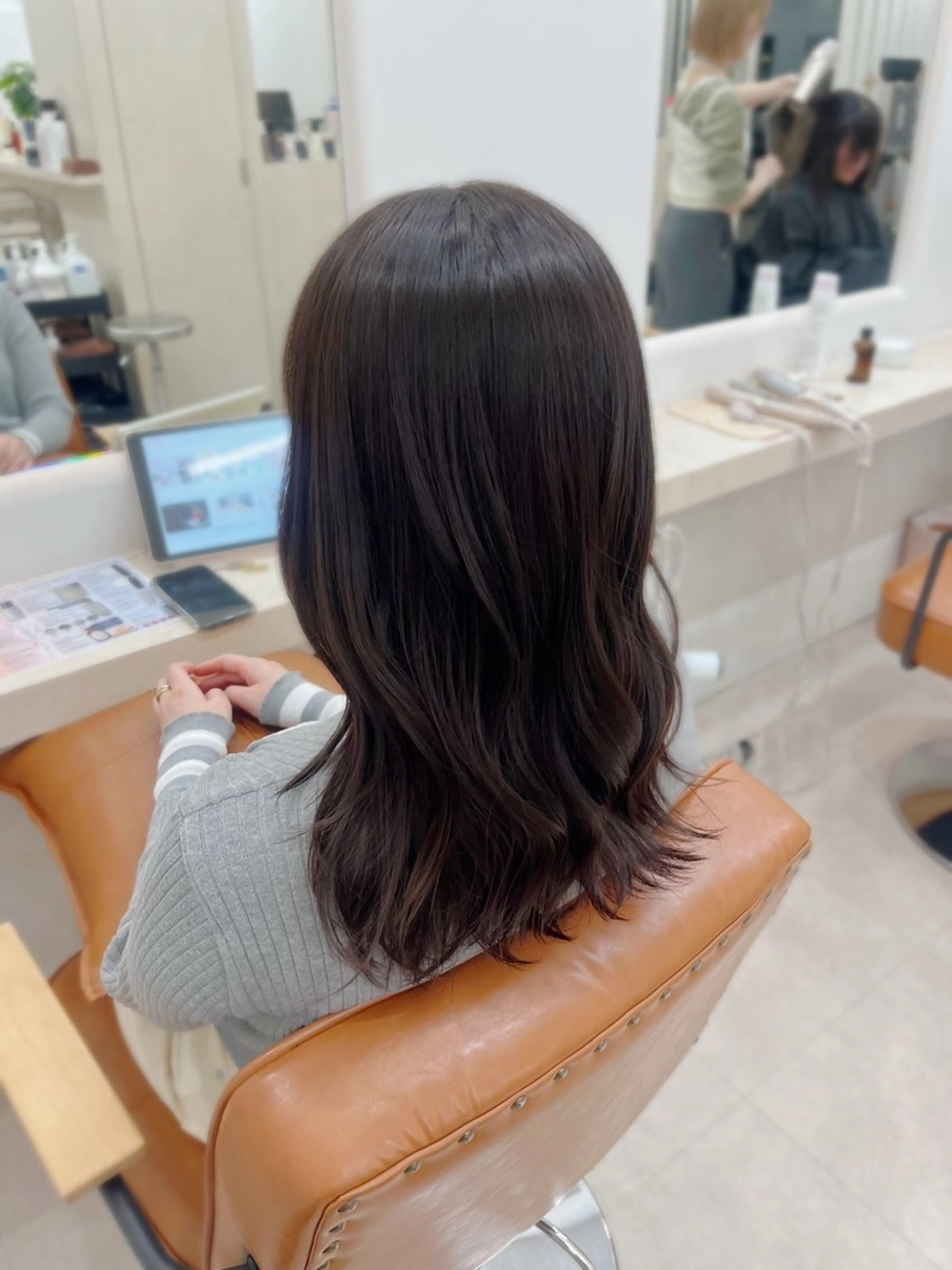 【🎄12月限定🎄】透明感ある艶カラー➕補修トリートメントの写真