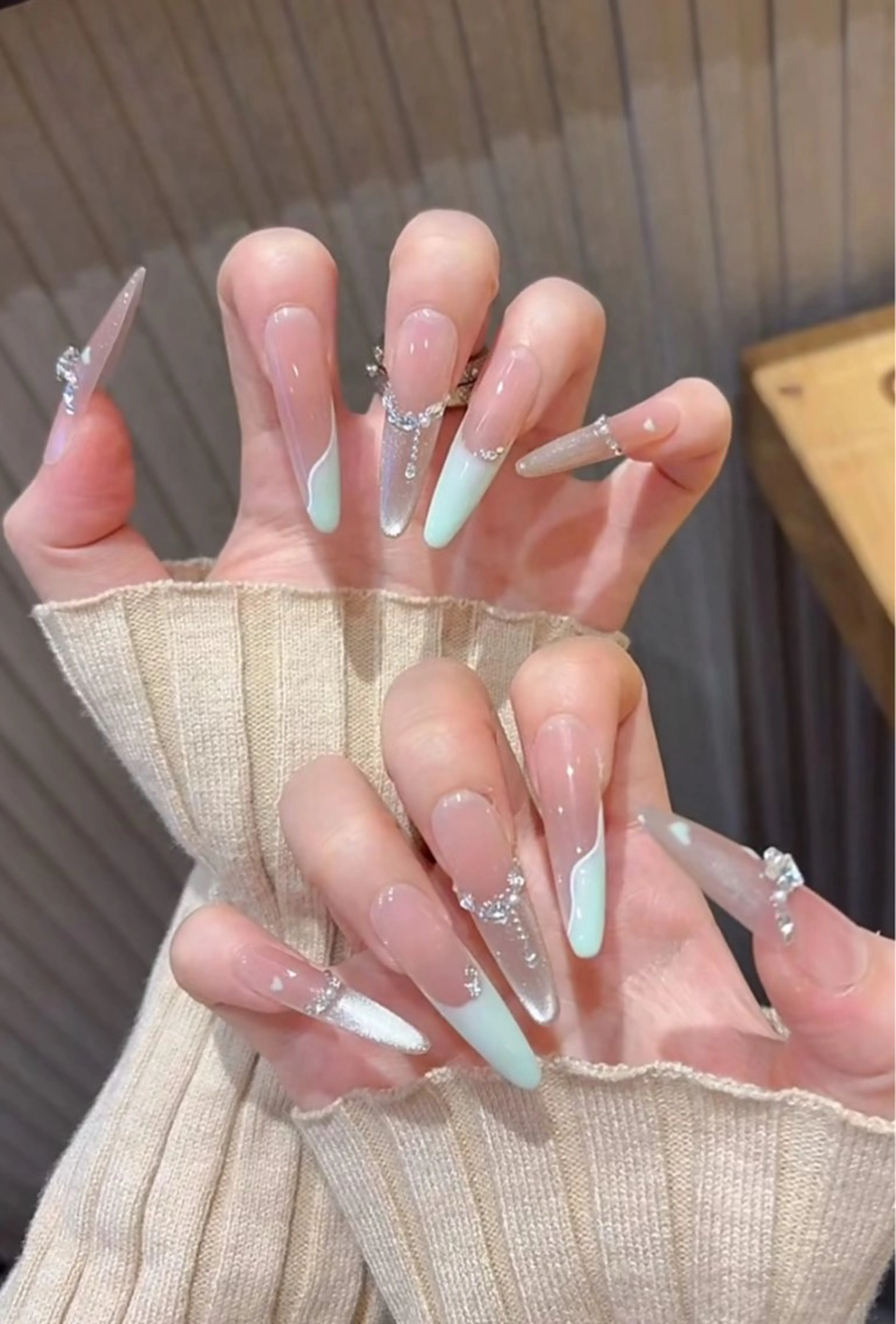 ネイル チークネイル 長さ出し フレンチネイル ガーリー 韓国ネイル ハンドネイル ハンドケア Sun Nail 池袋のエステ・リラクイメージ