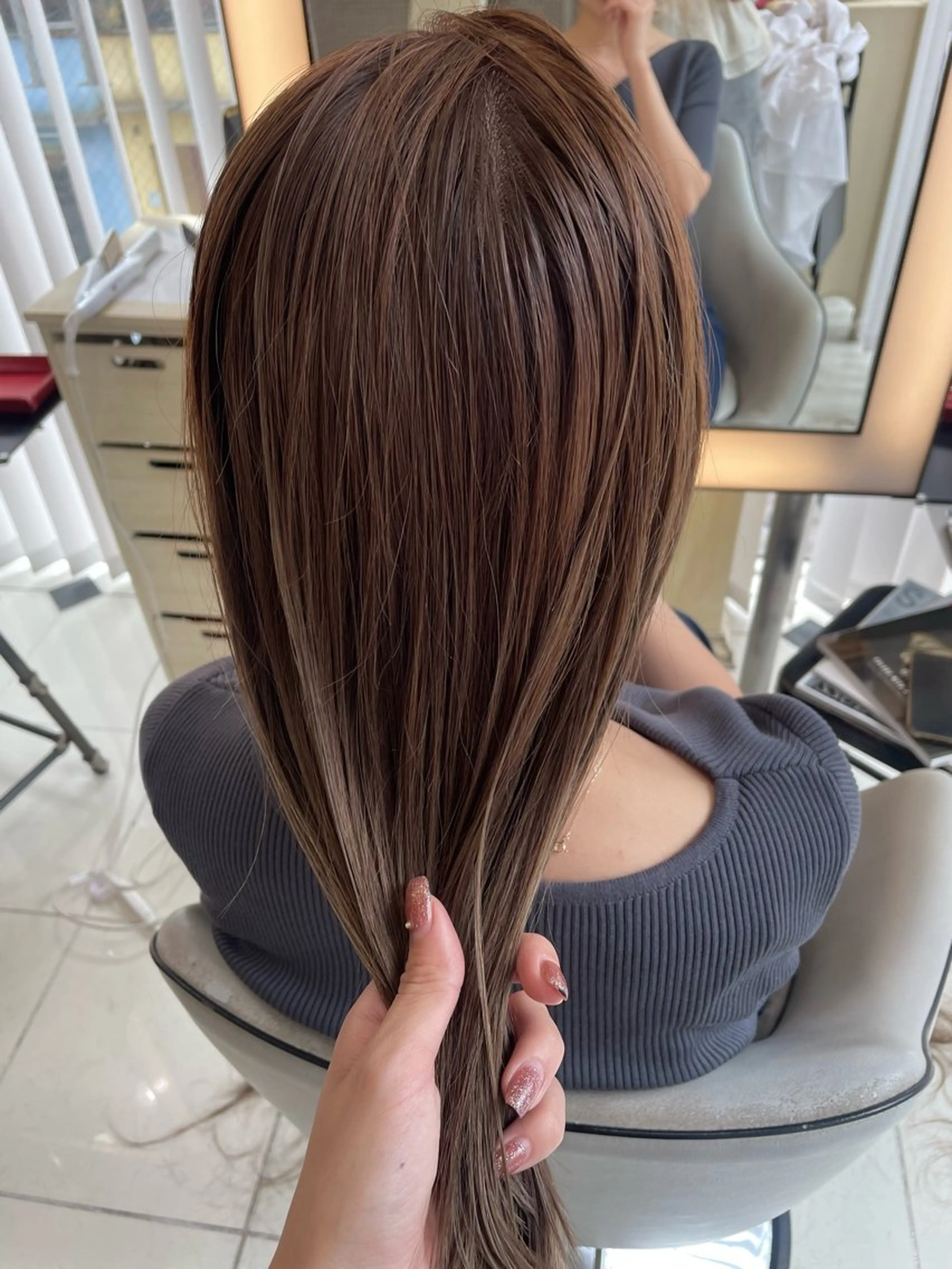 ミディアム カラー ハイライトカラー ハイライト HEARTS鹿児島所属・草ノ瀬 梨那のヘアスタイル