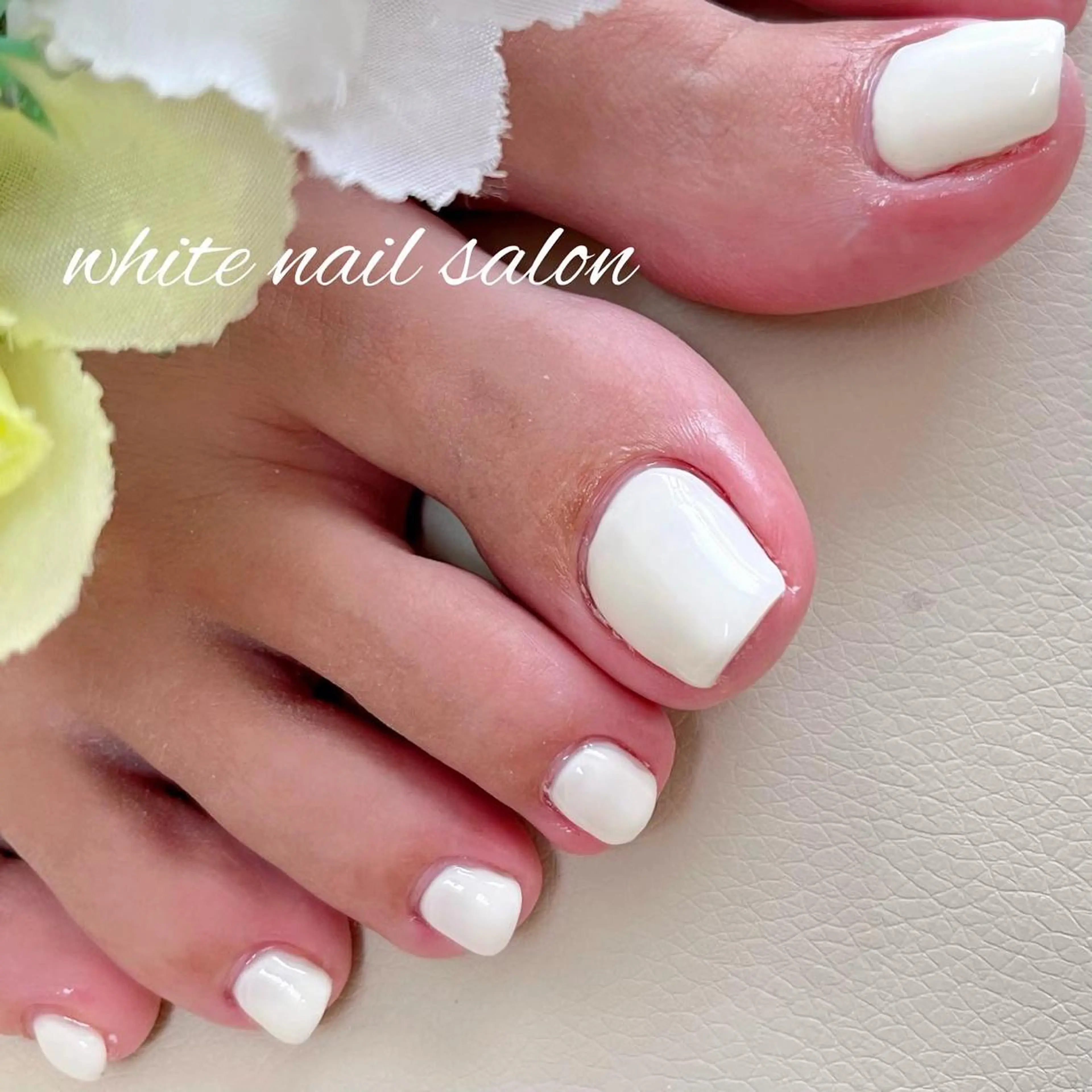 ネイル フットネイル ジェルネイル ハードジェル ラメ(グリッター) 持ち込み フットネイル white nail salonのネイルデザイン