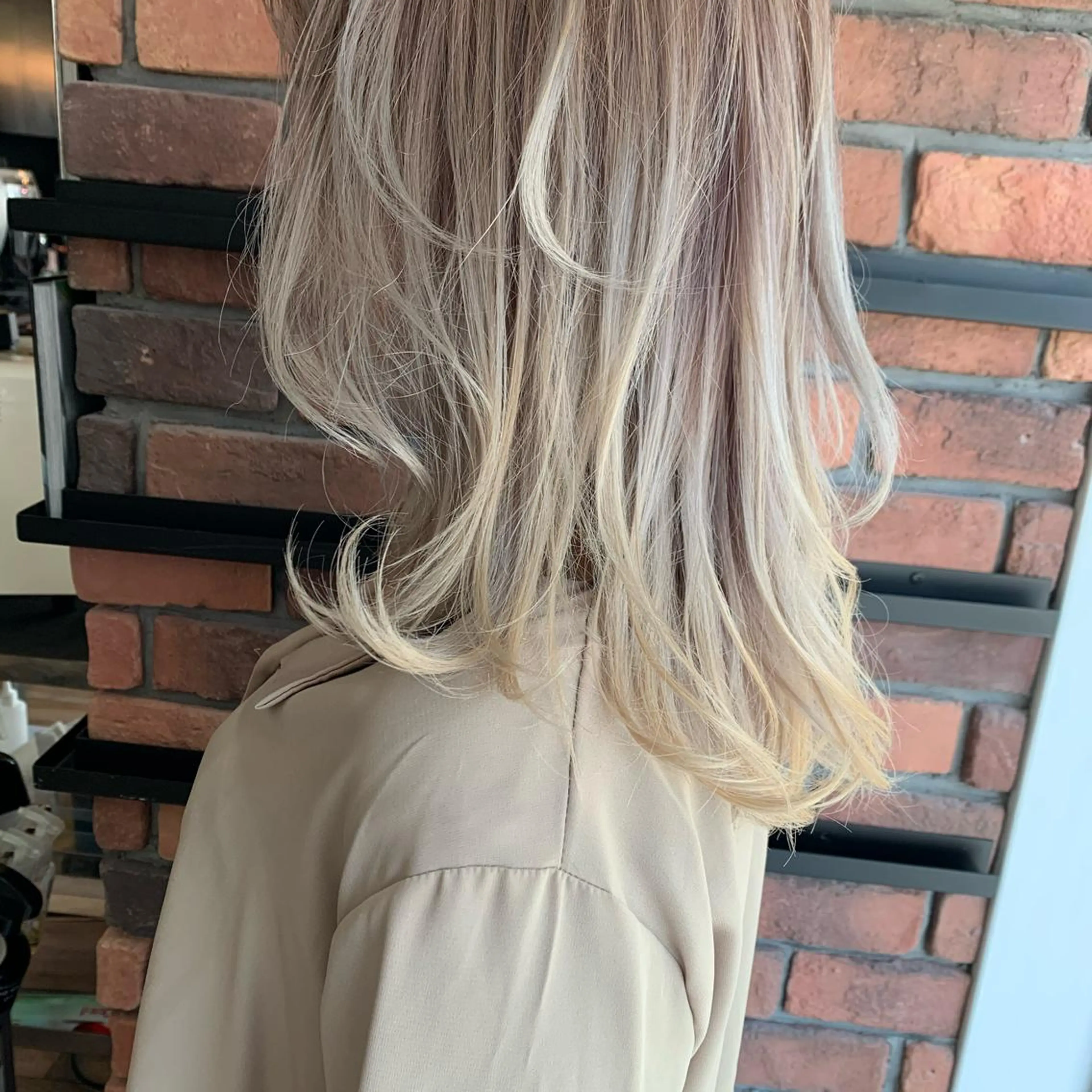 セミロング カラー 【全席個室/シェアサロン】FRAME + HairEsthe 御堂筋難波店所属・ひらやま りょういちのヘアスタイル