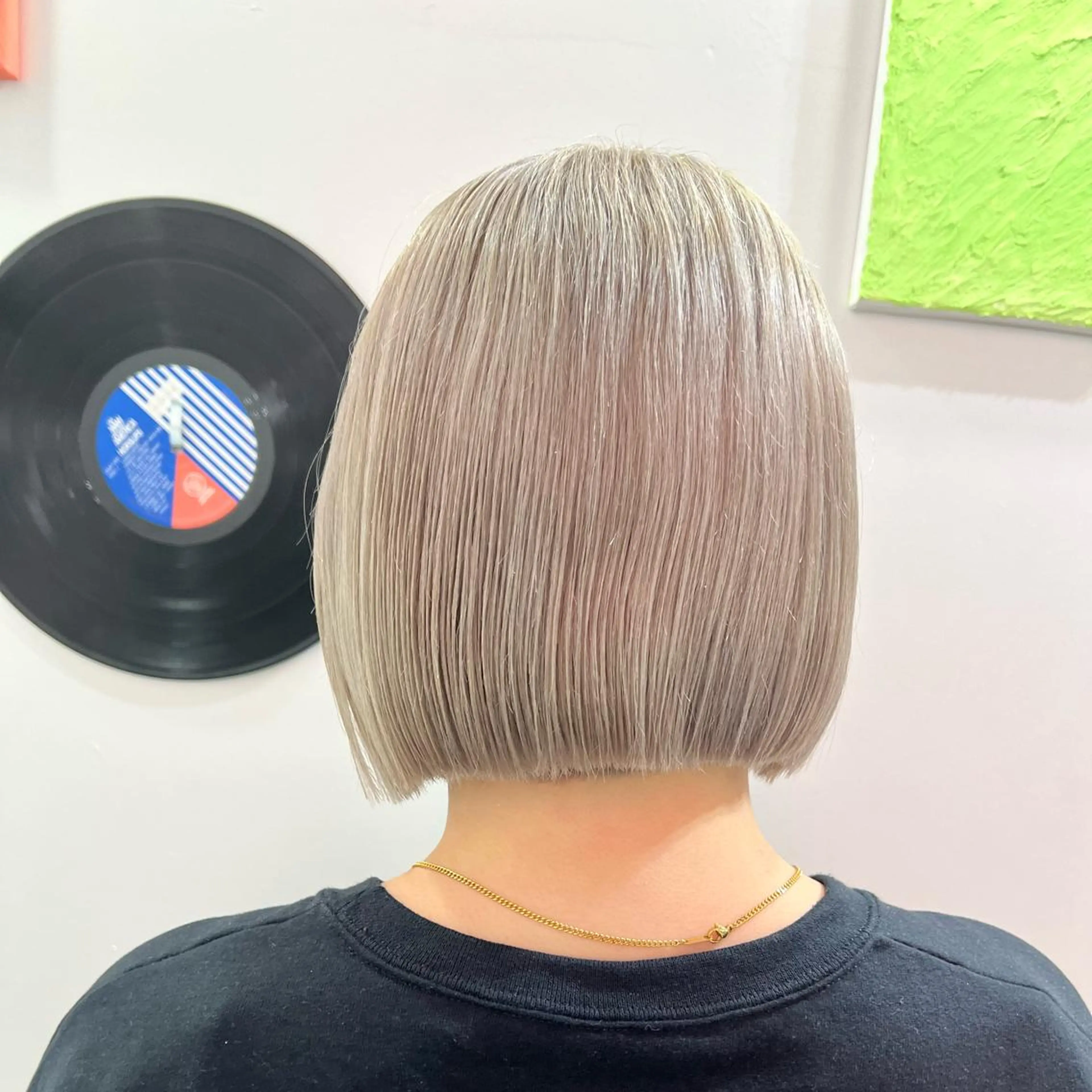 ショート カラー ヘアアレンジ カット ヘアカラー 🧨ブリーチー×ボブ レイヤー💎じゅえるのヘアスタイル