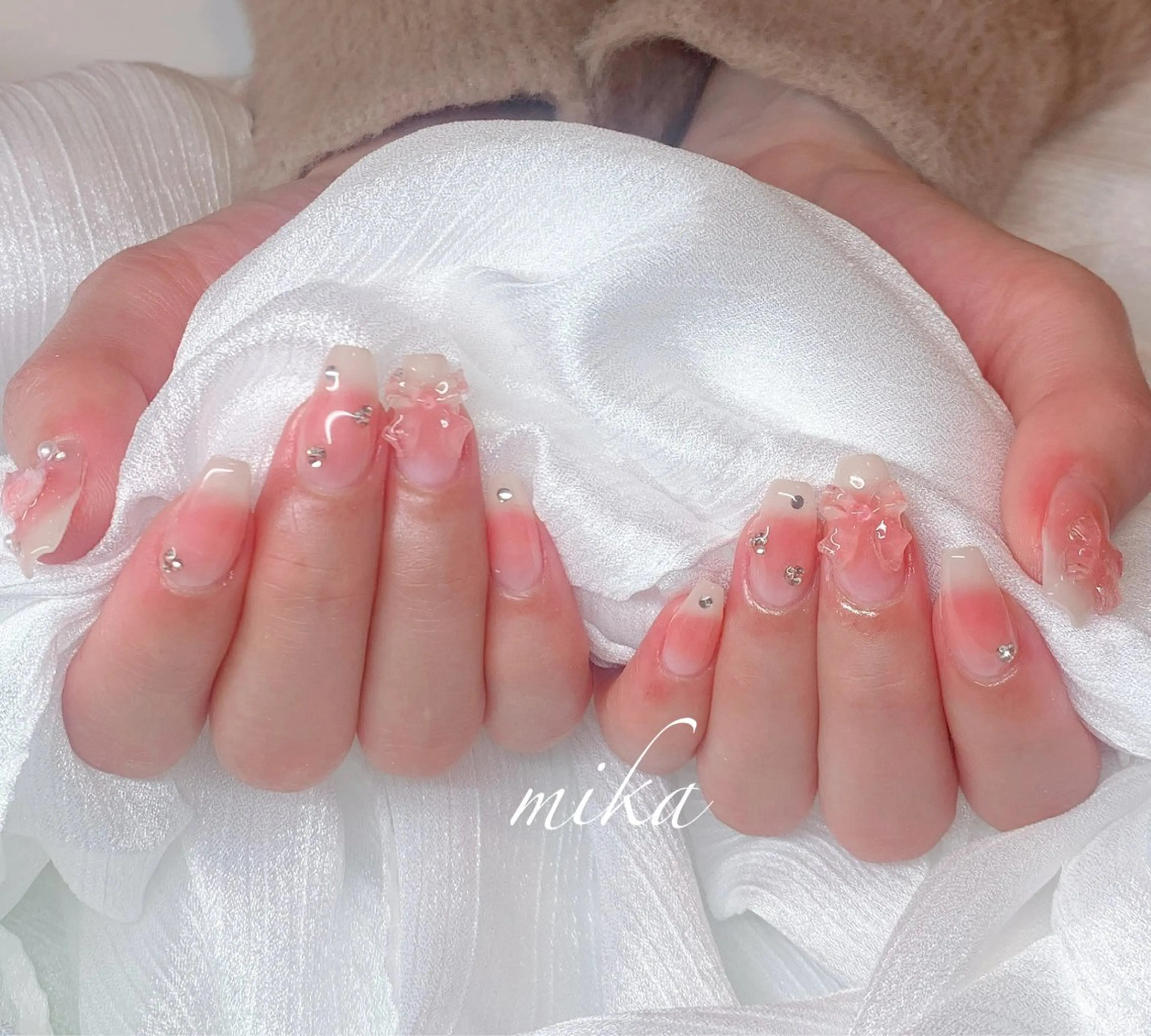 ネイル チークネイル 黄色 Salon Femme所属・salon femmeのネイルデザイン