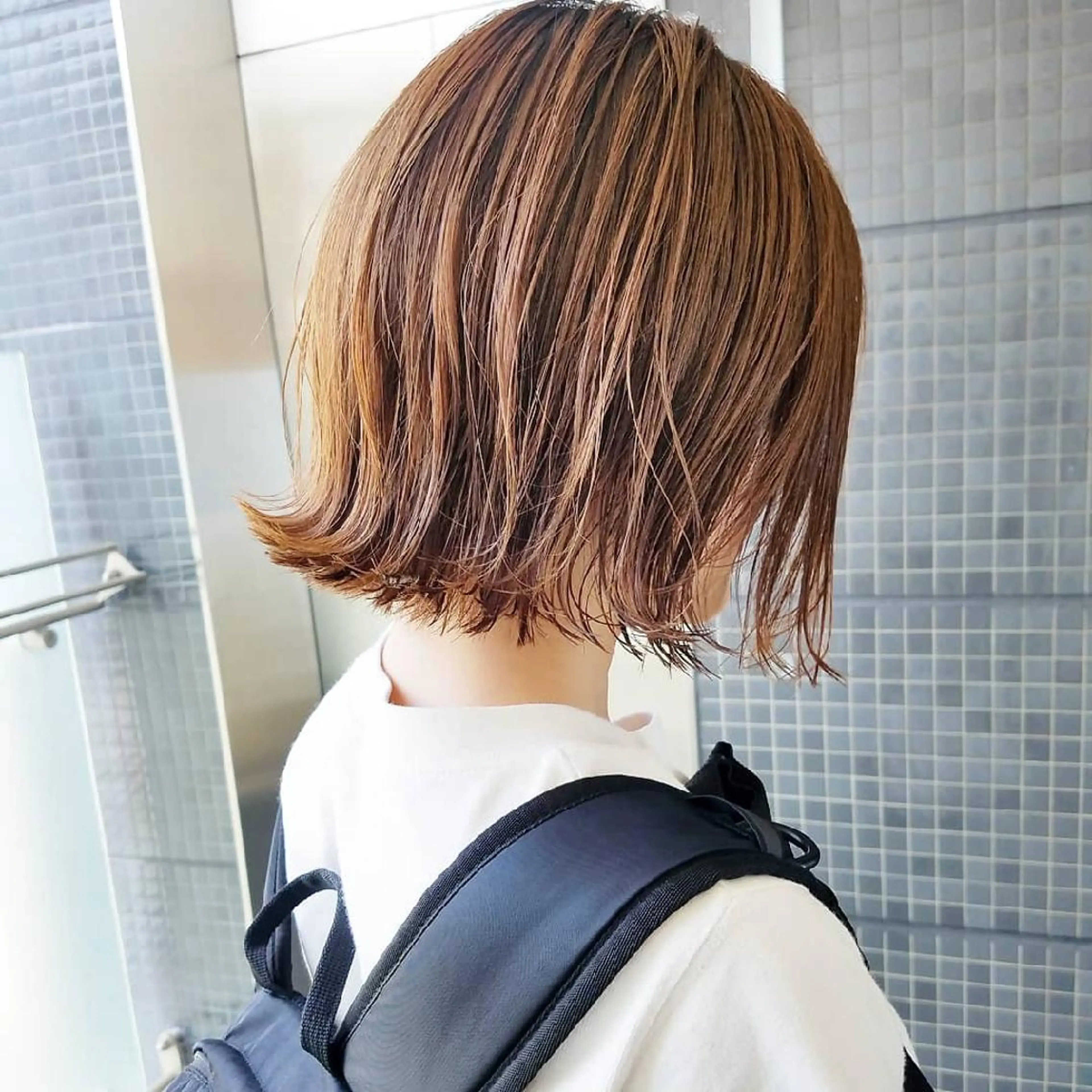 ショート ボブ 外ハネヘア iplus✴ まつげ、眉毛、耳つぼのマツエク・マツパデザイン