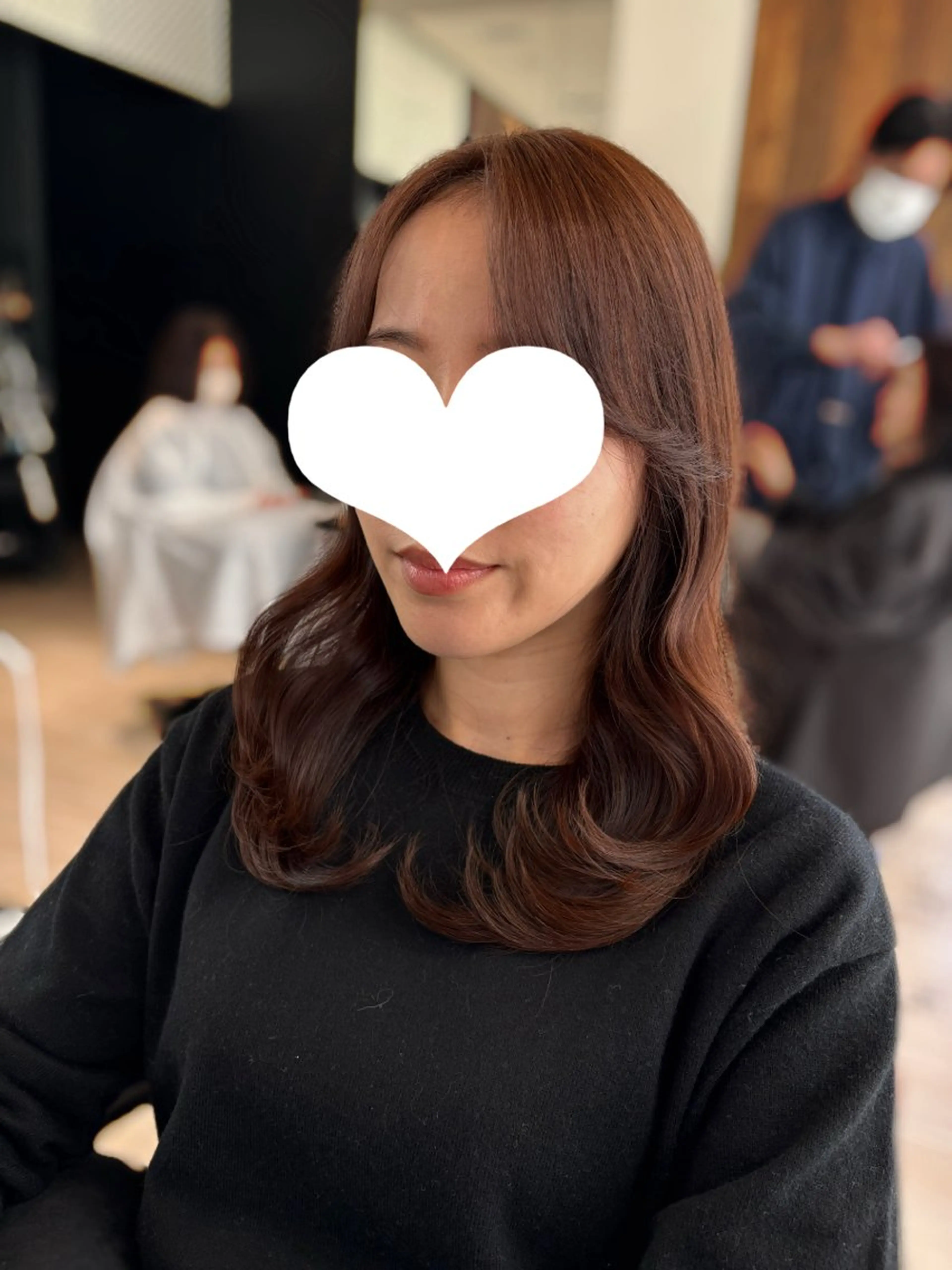 ミディアム カラー 透明感カラー くびれヘア レイヤーカット 穂積 未優のヘアスタイル