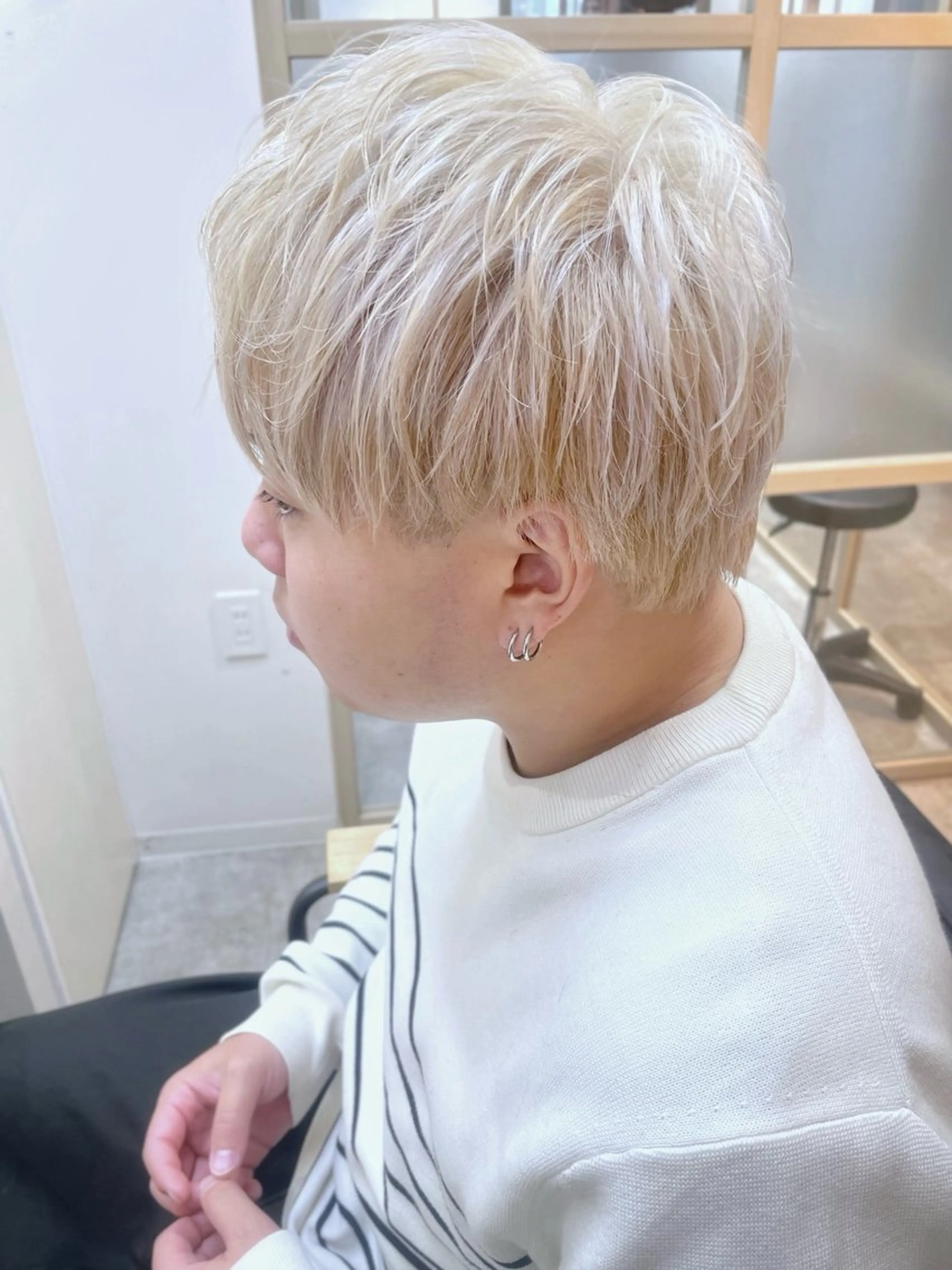 ミディアム カラー メンズ ベージュカラー ホワイトベージュ カット ヘアカラー トリートメント EMANON新宿南口所属・🦄中性ウルフ ☁️Shiori🦄のヘアスタイル