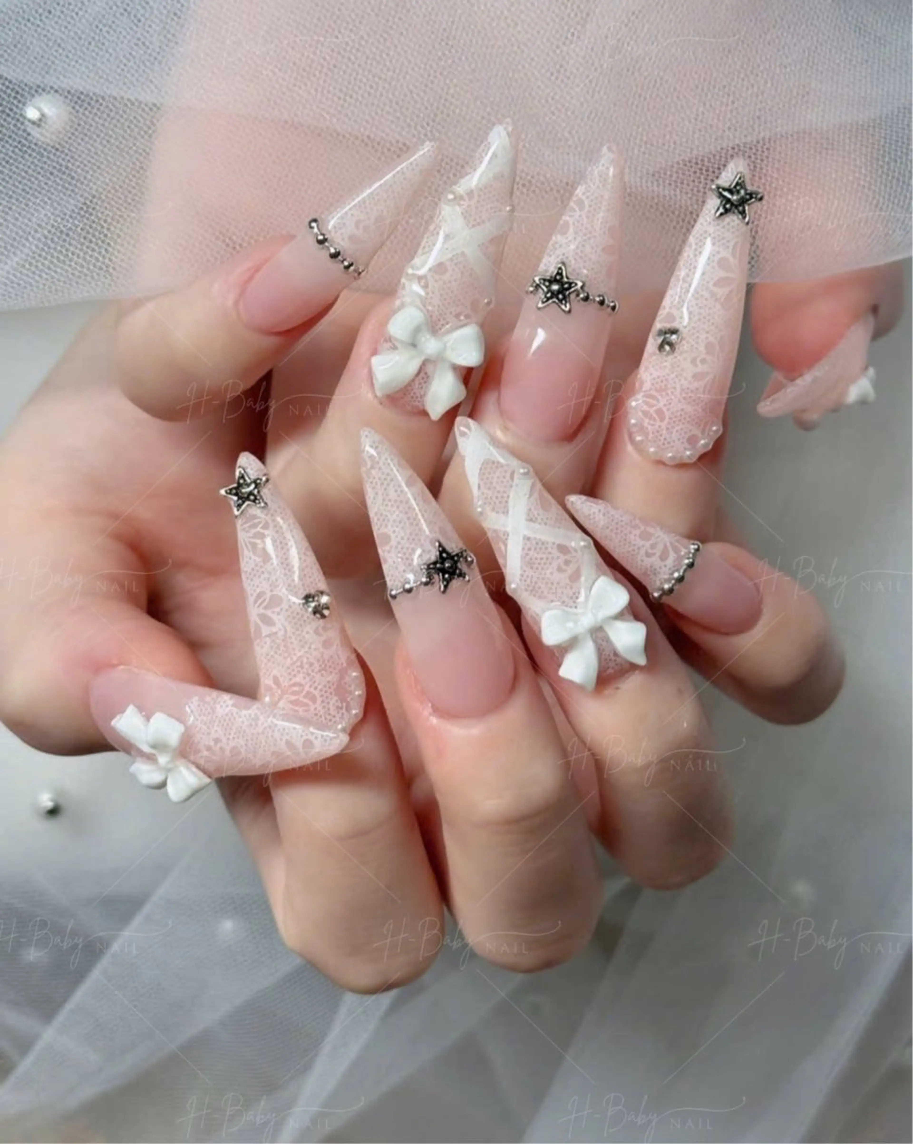 ネイル フレンチネイル ジェルネイル ガラスフレンチ ハロウィン ハート H.baby nail所属・H.baby Nail Salonのネイルデザイン
