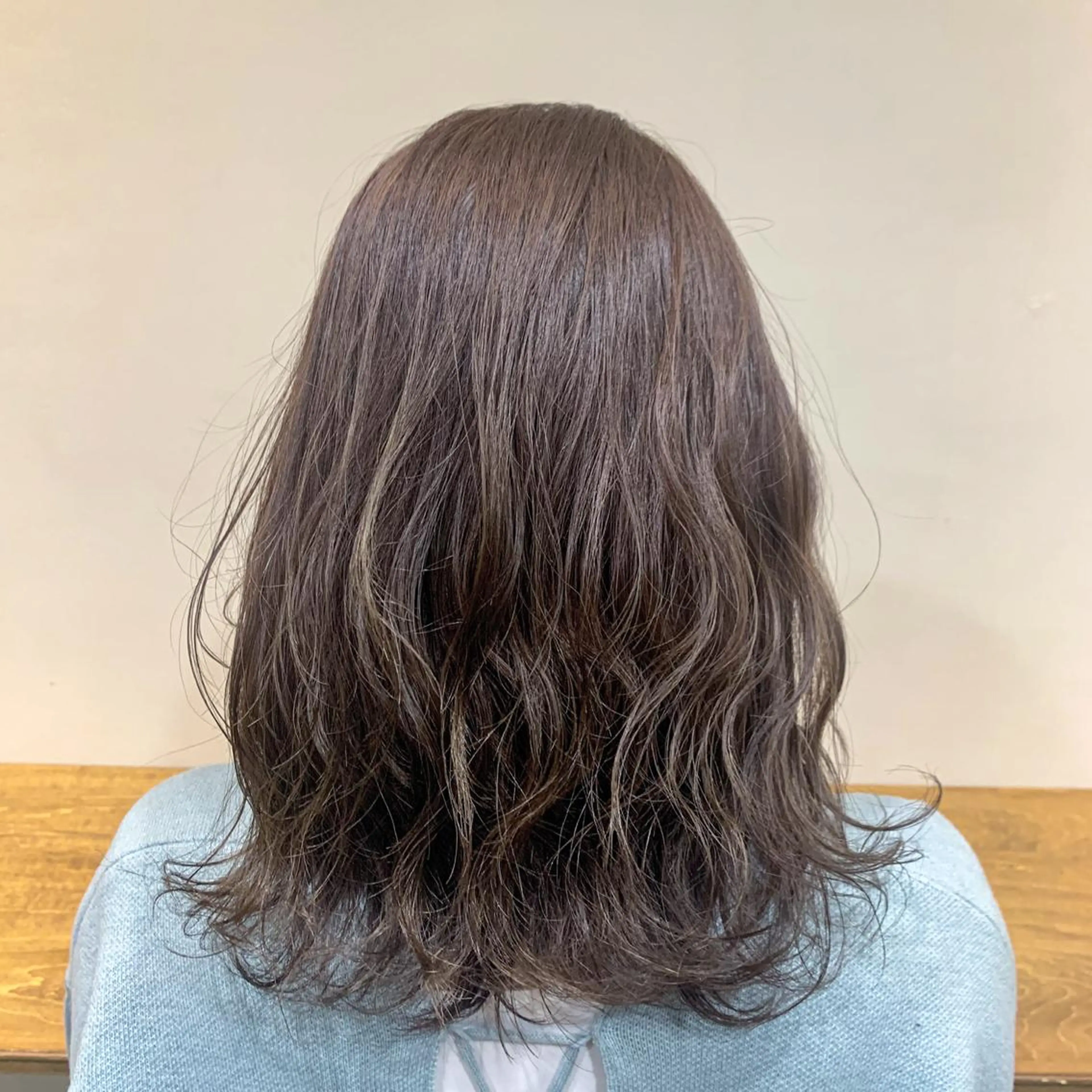 ミディアム カラー ヘアアレンジ ベージュカラー ラベンダーカラー ラベンダーベージュ ヘアカラー トリートメント ヘアセット 金子 廉のヘアスタイル