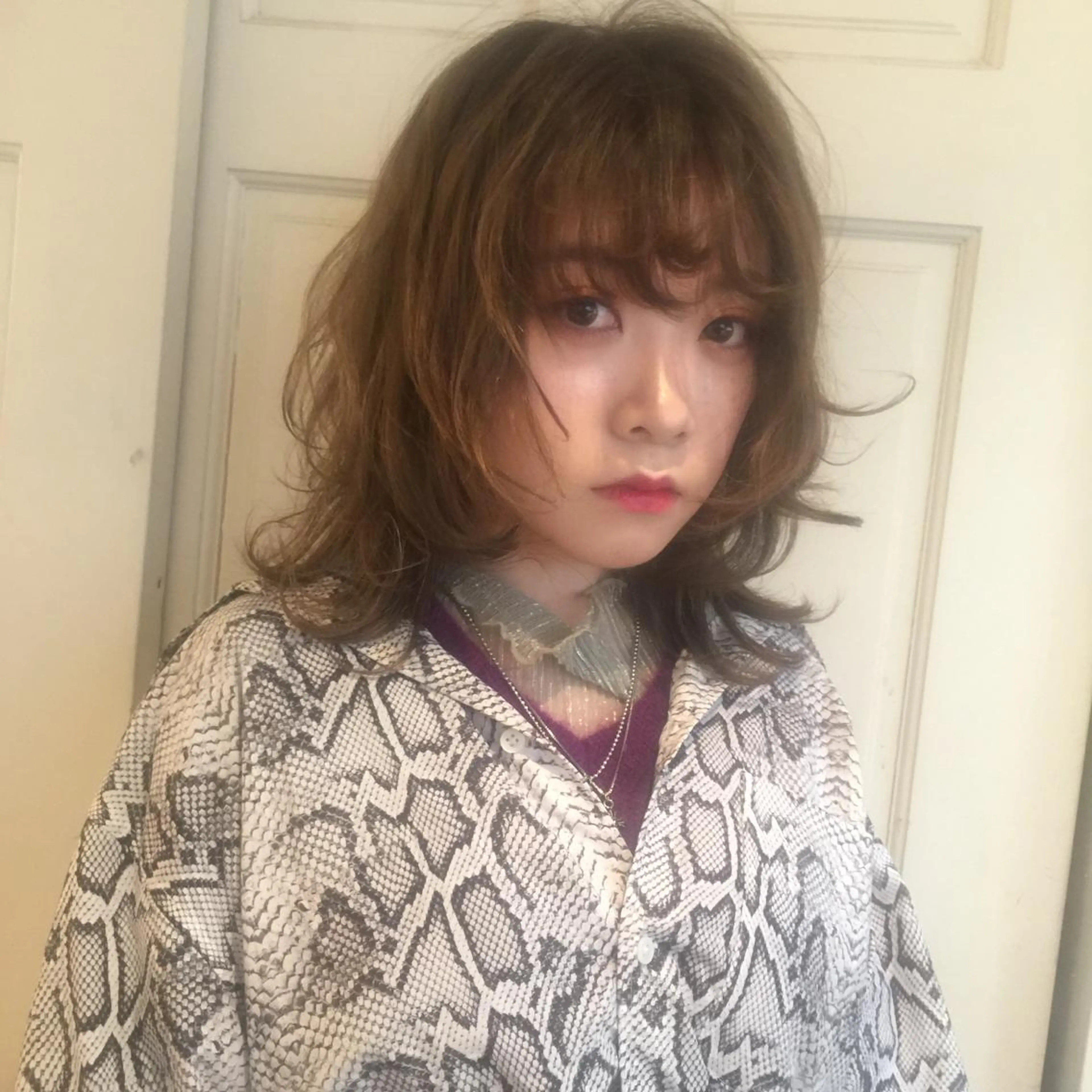 ミディアム ウルフカット ホワイト&レイヤーカ ットエクステ長畠俊輔のヘアスタイル