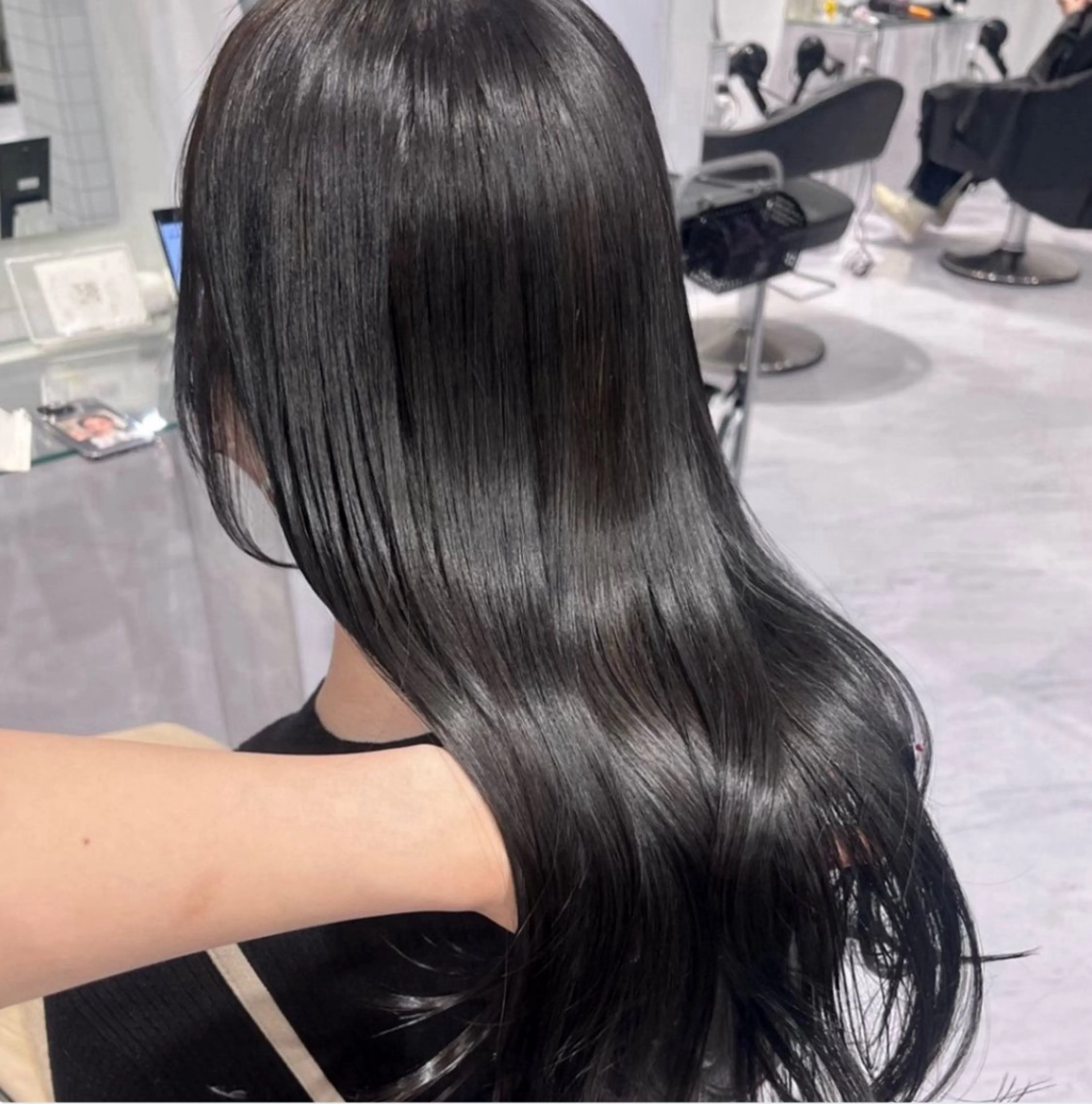 ロング カラー 🫧うる艶トレンド 🫧透明感カラーのヘアスタイル