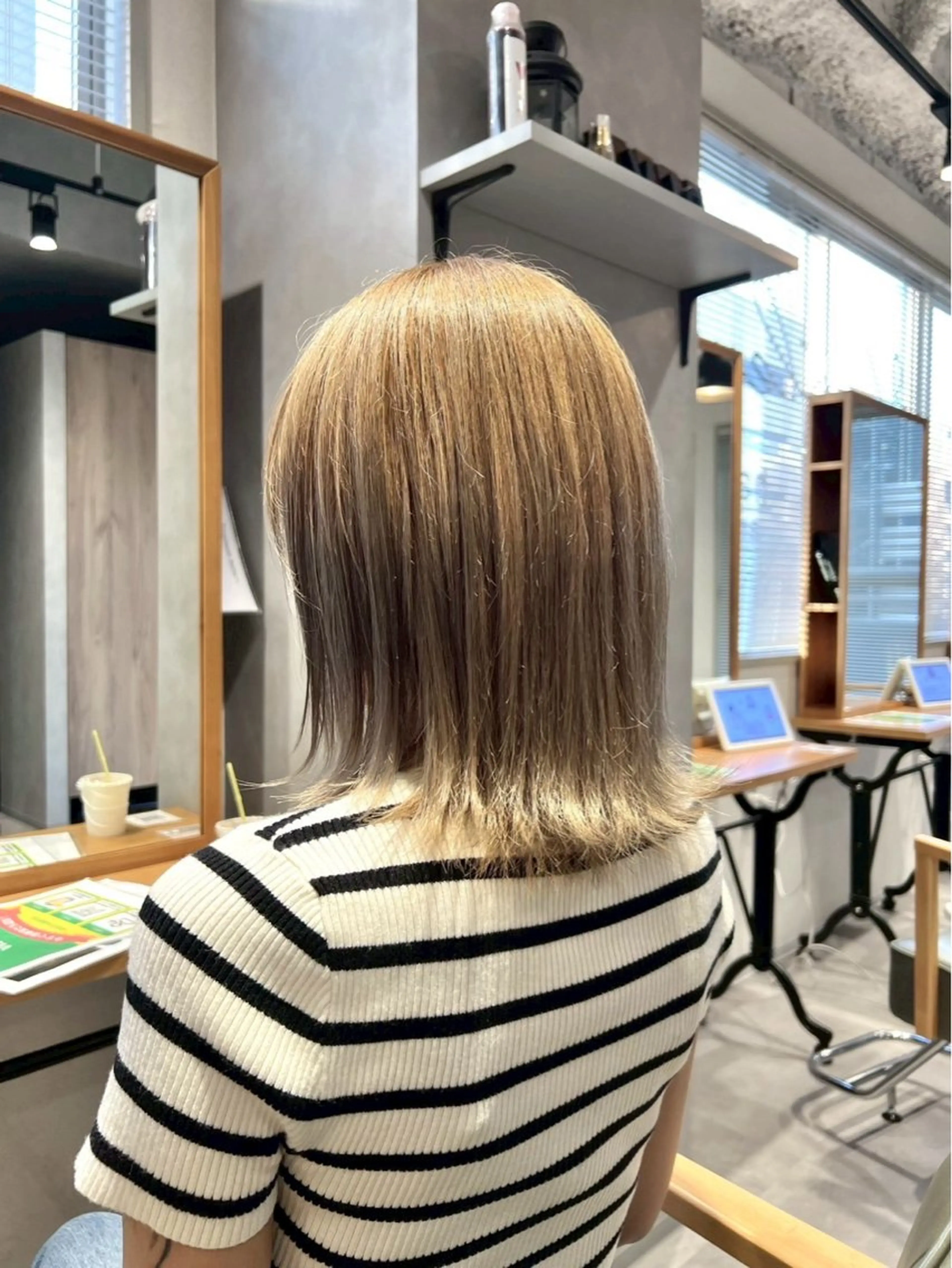 ミディアム カラー 土屋 咲希のヘアスタイル