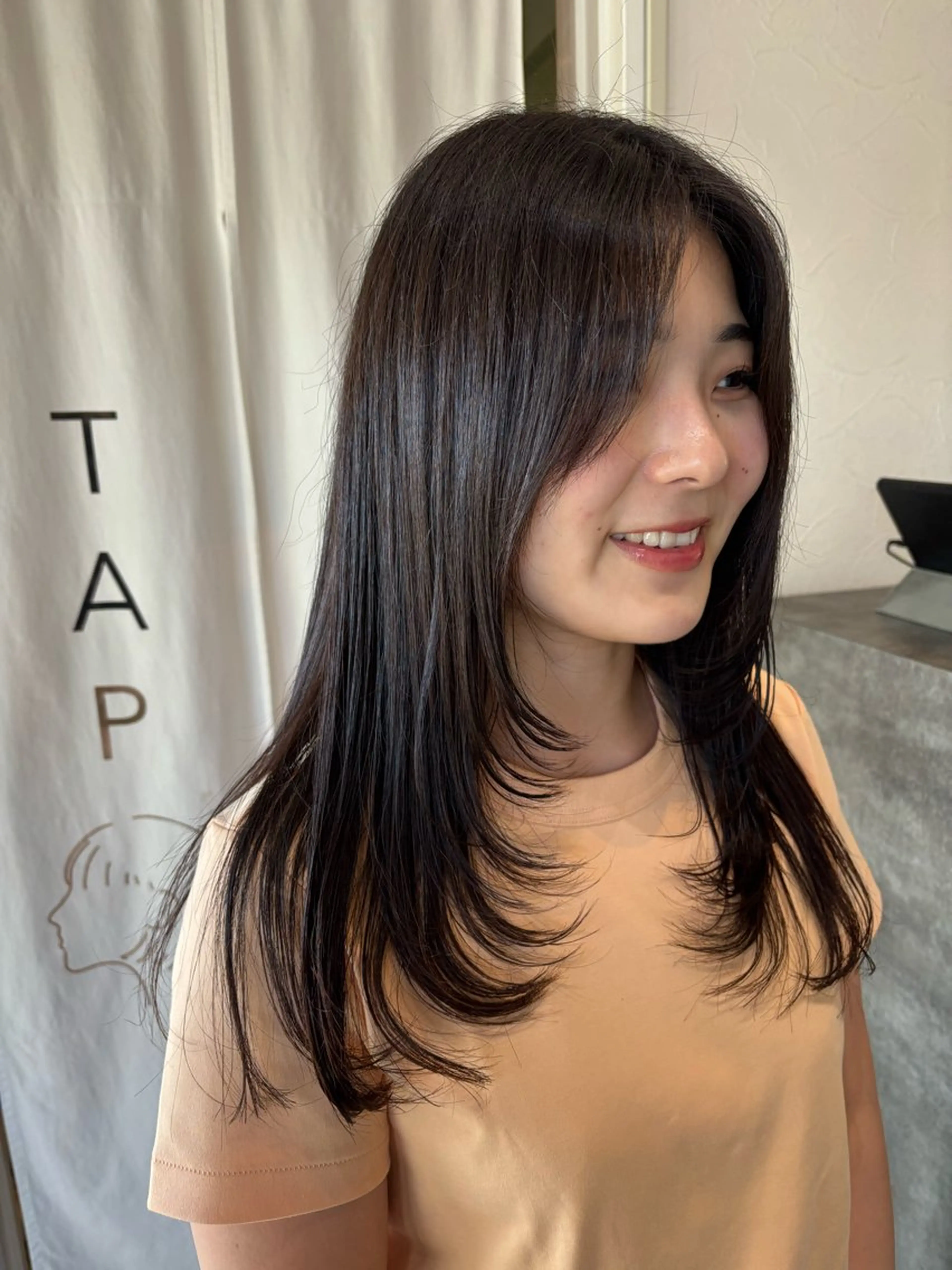 レイヤーカット＋シャンプーブローの写真