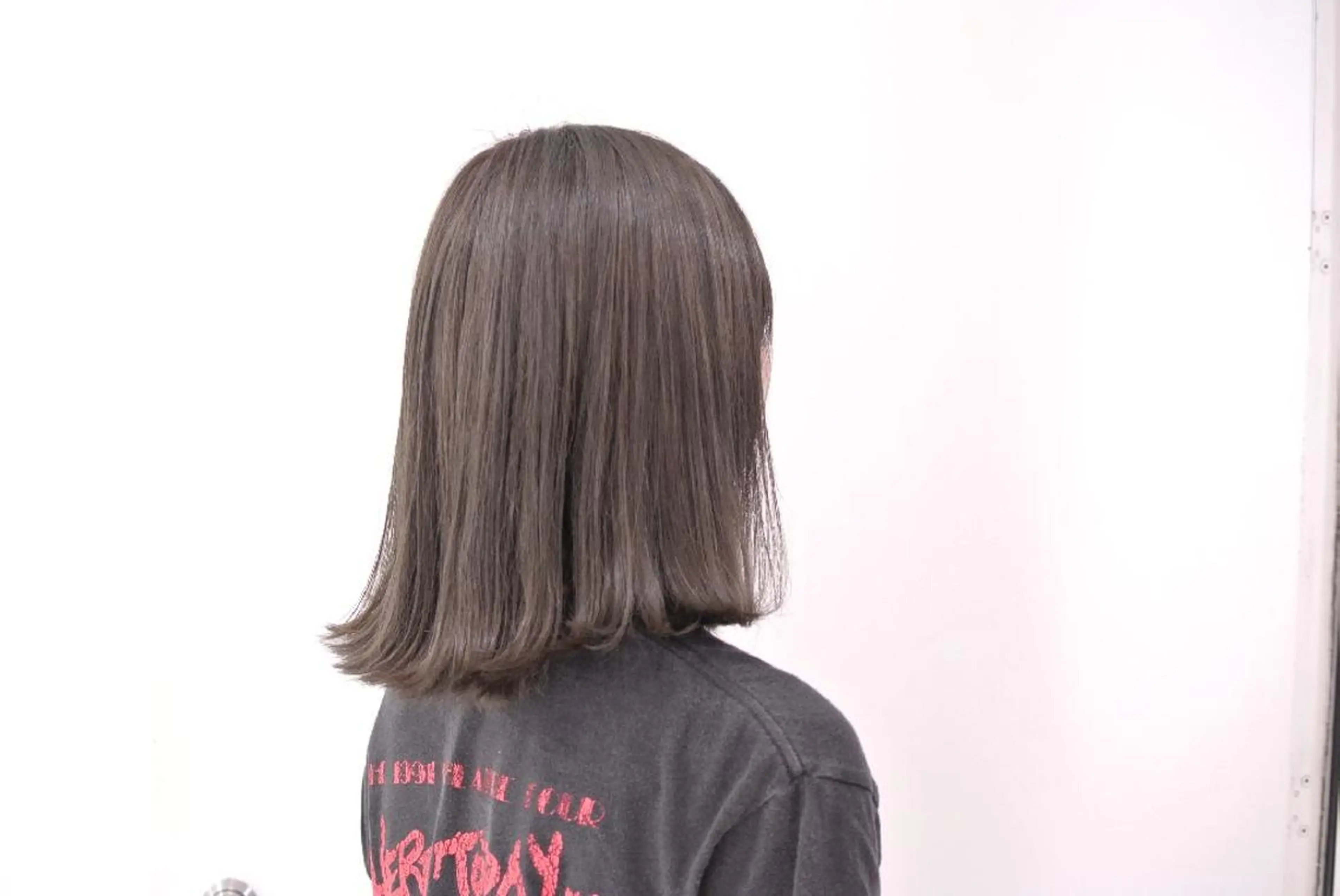 ミディアム カラー ボブ 外ハネヘア 樋口 千尋のヘアスタイル