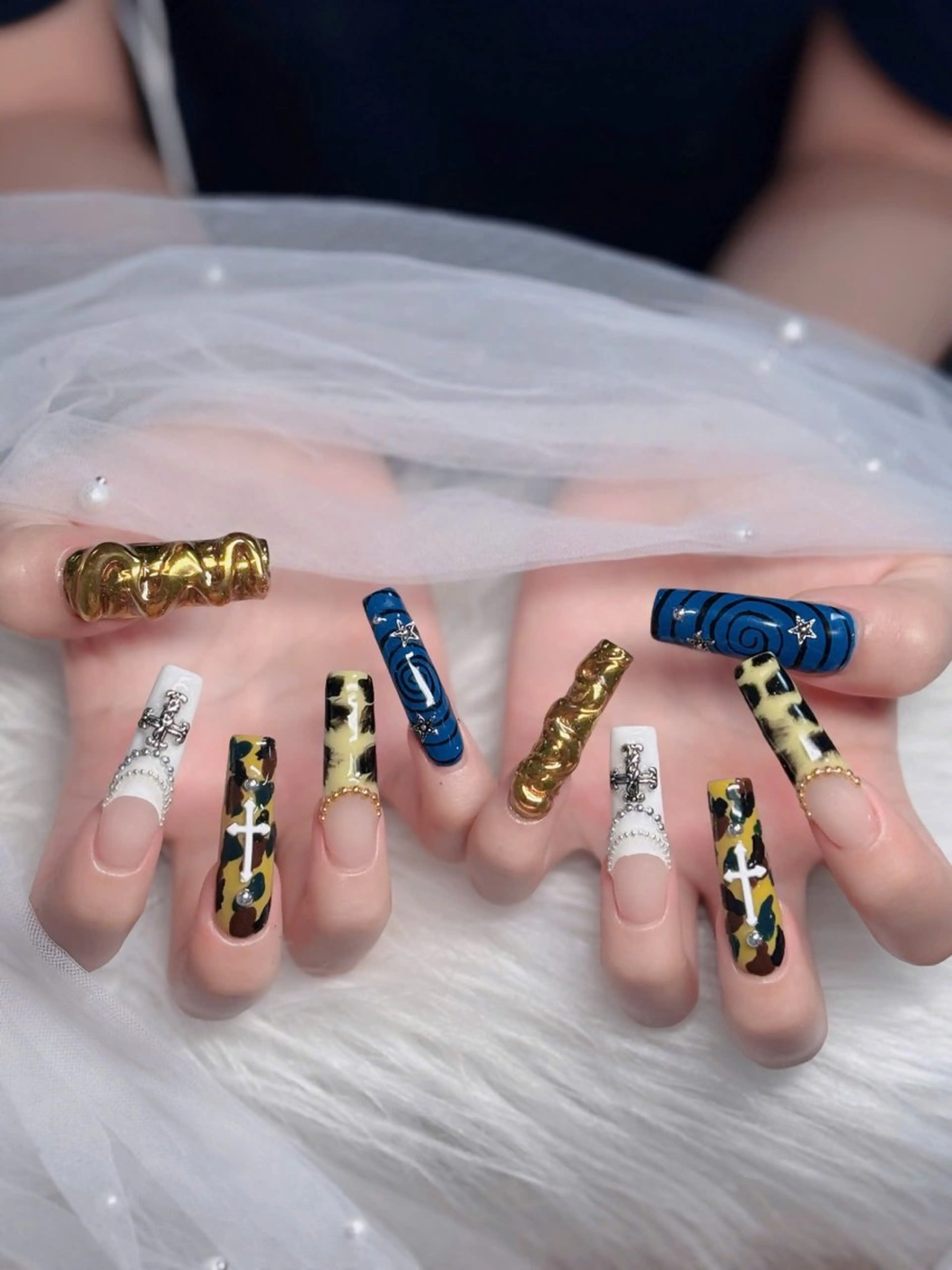 ネイル オーロラネイル フレンチネイル ジェルネイル ハロウィン キラキラネイル ハンドネイル H.baby Nail Salonのネイルデザイン