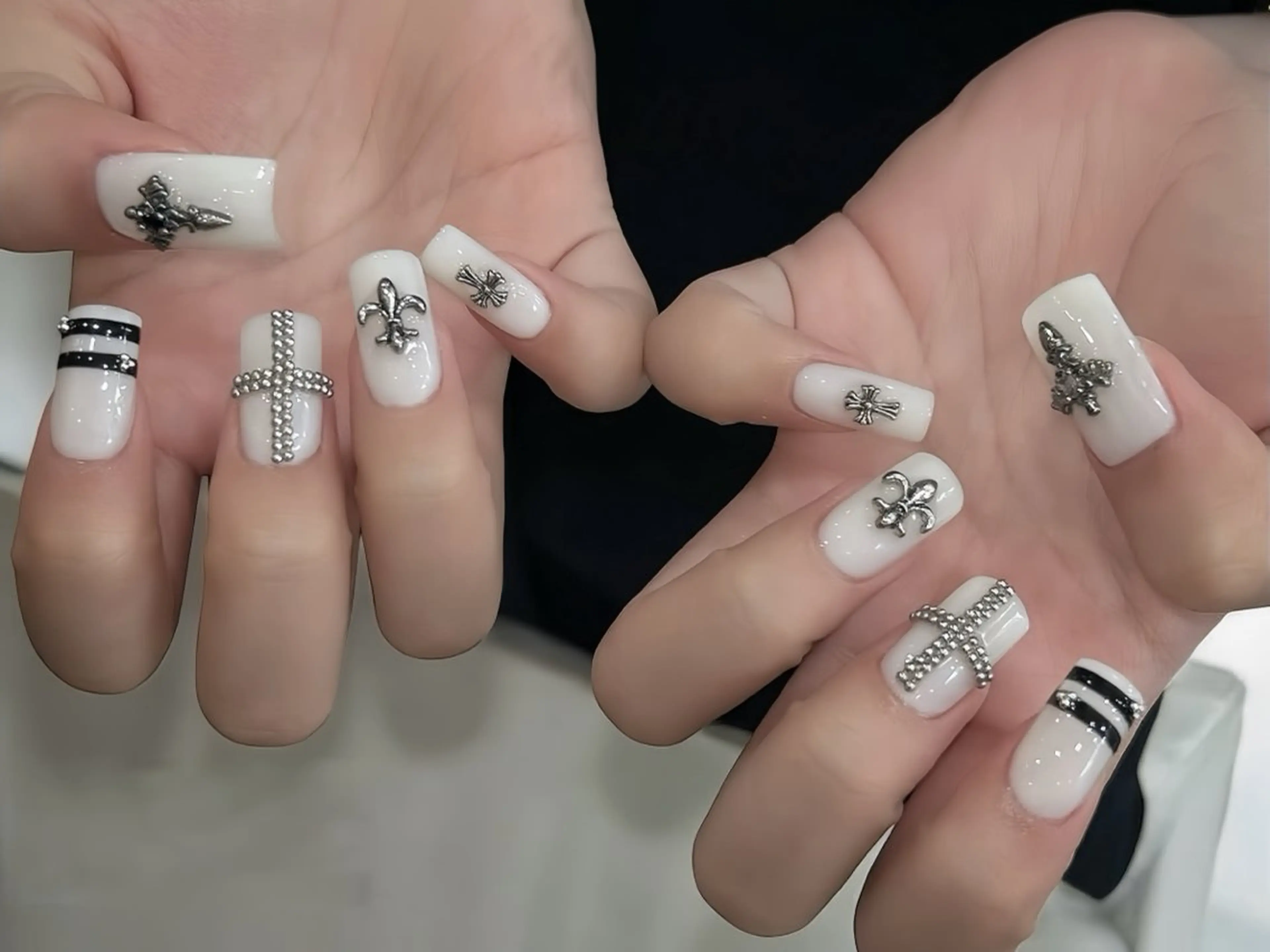 メンズ ネイル メンズ韓国風 クリスマス ボルドー フレンチネイル グラデーション ハンドネイル Rin Nail 新大久保店のネイルデザイン