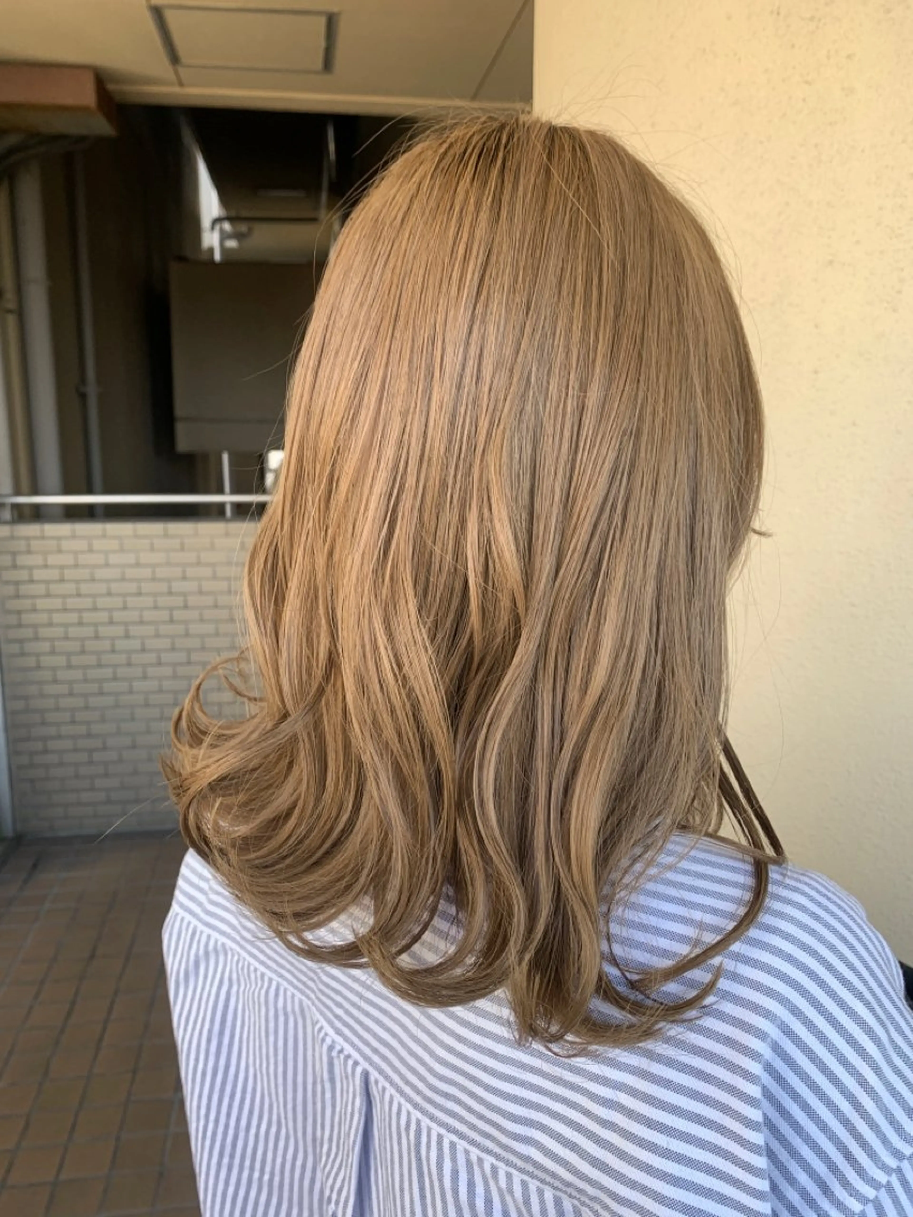 ミディアム カラー アッシュ ミルクティーアッシュ ヘアカラー regalo Acari🍎のヘアスタイル