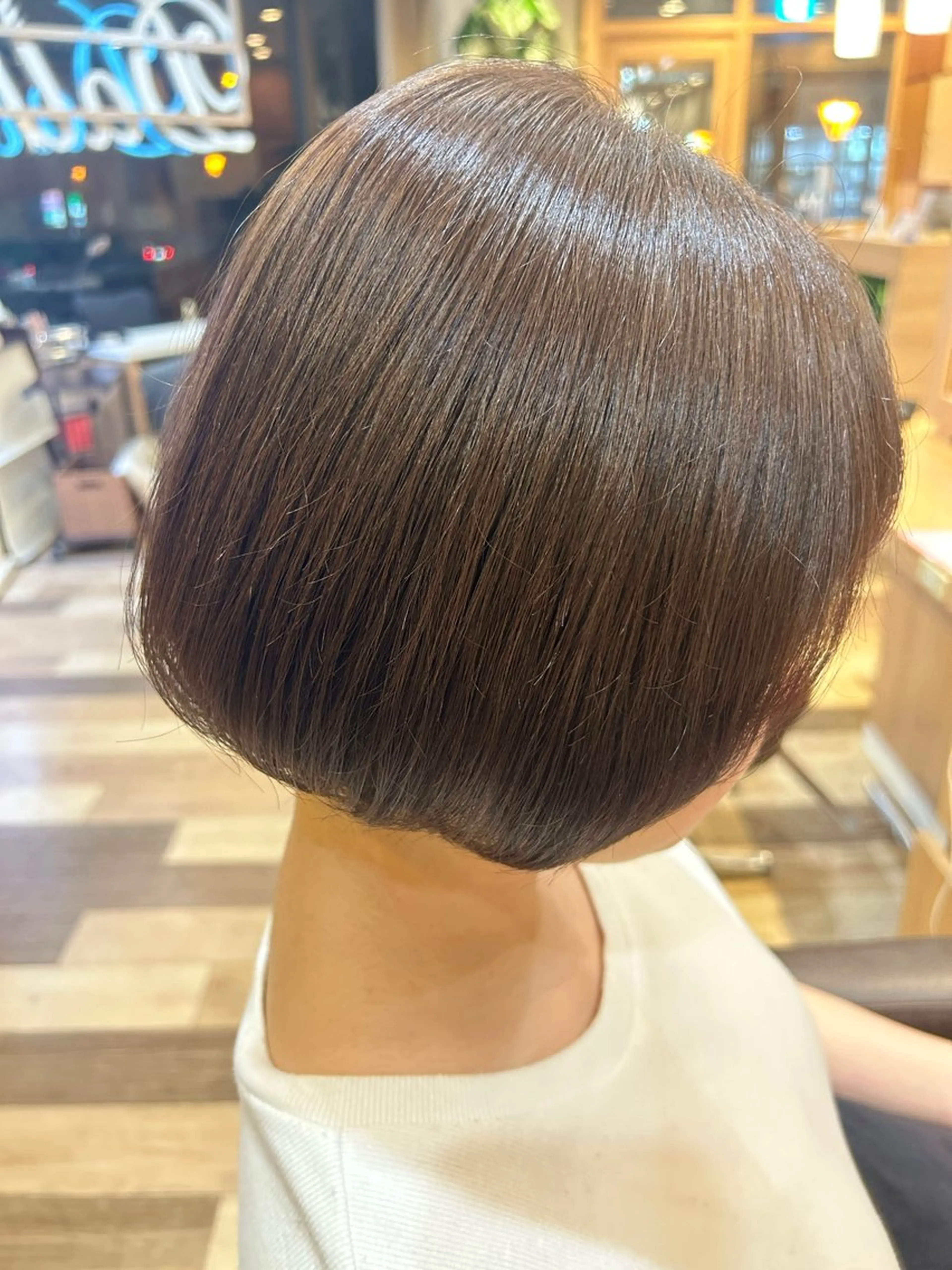 ショート カラー アディクシーカラー アッシュ ブリーチ グレージュ ブリーチなしカラー 後藤 莉子のヘアスタイル