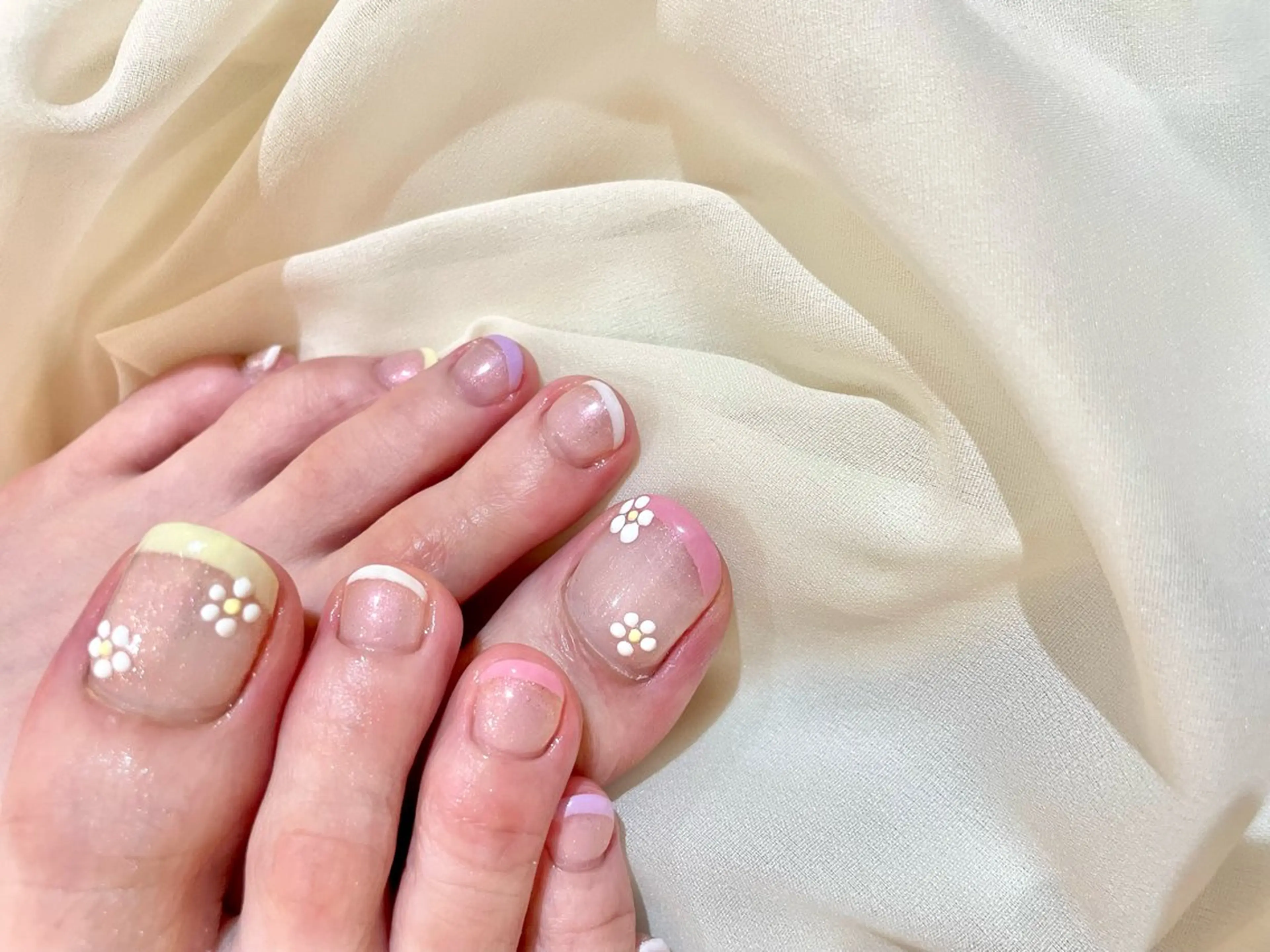 ネイル オーロラネイル フットネイル フレンチネイル ぷっくりネイル 春ネイル フットネイル Ca rinaのネイルデザイン