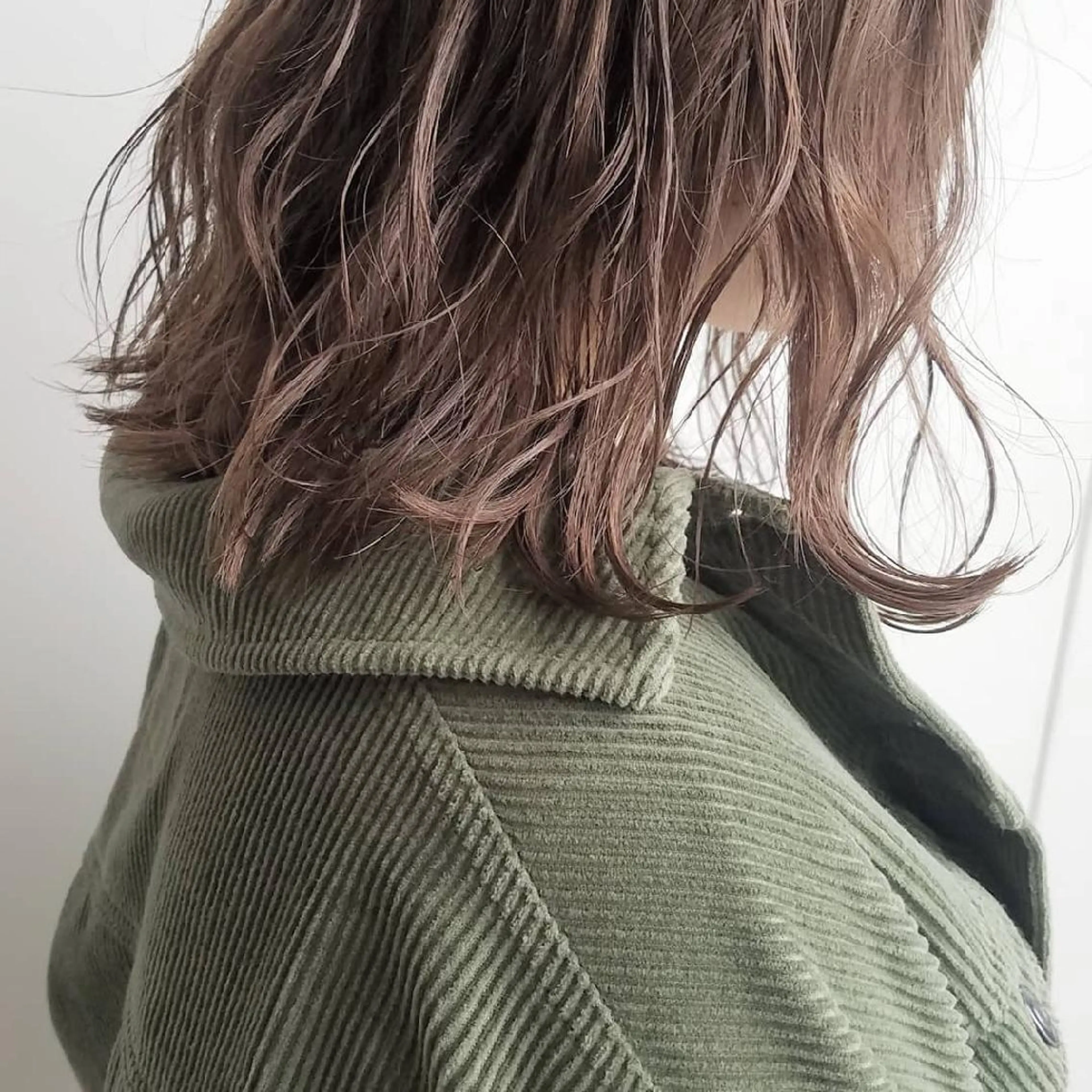 カラー ミディアム ベージュカラー ミルクティーベージュ iplus✴ まつげ、眉毛、耳つぼのマツエク・マツパデザイン