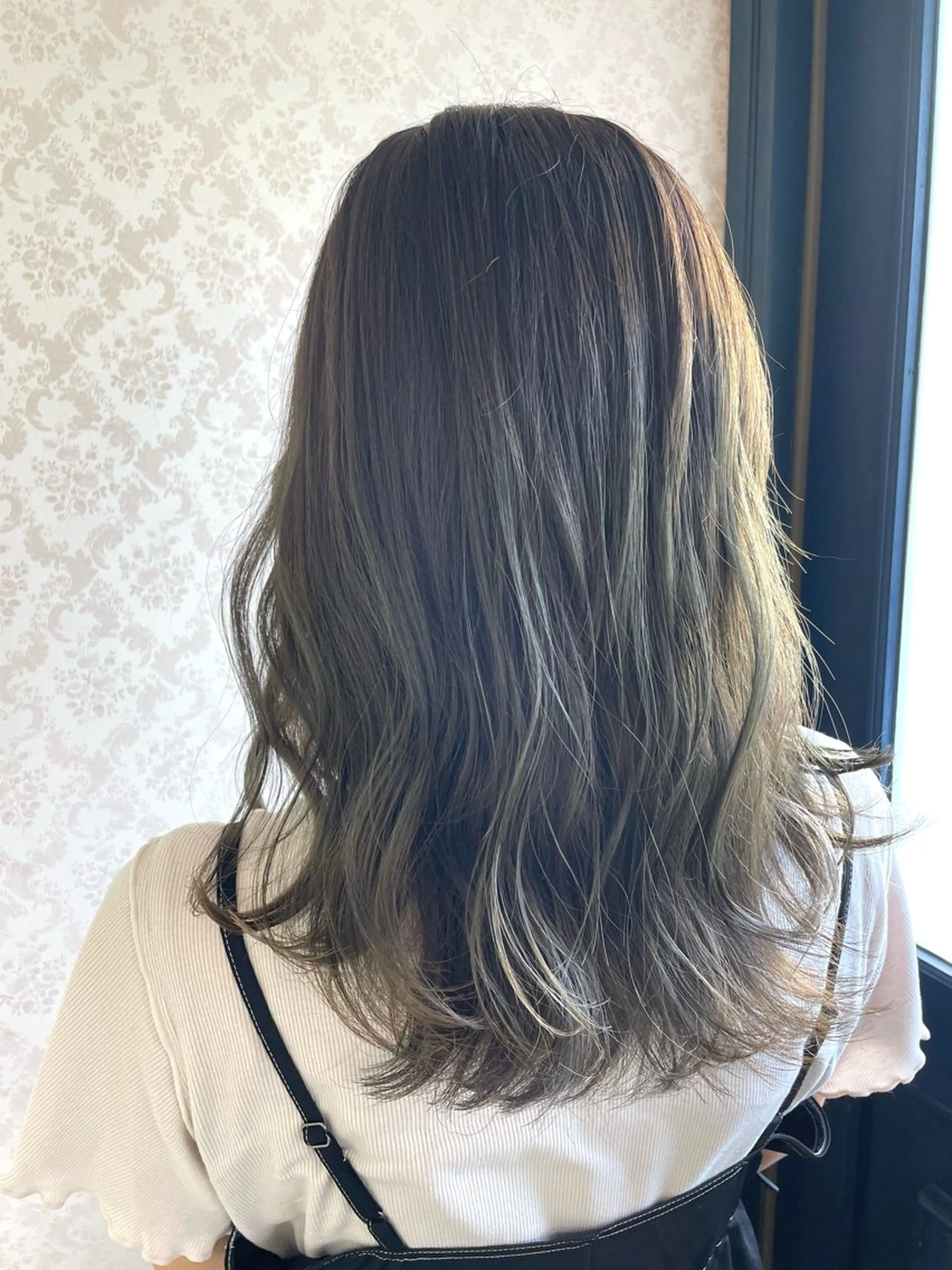ロング ヒヨシ ルナのヘアスタイル