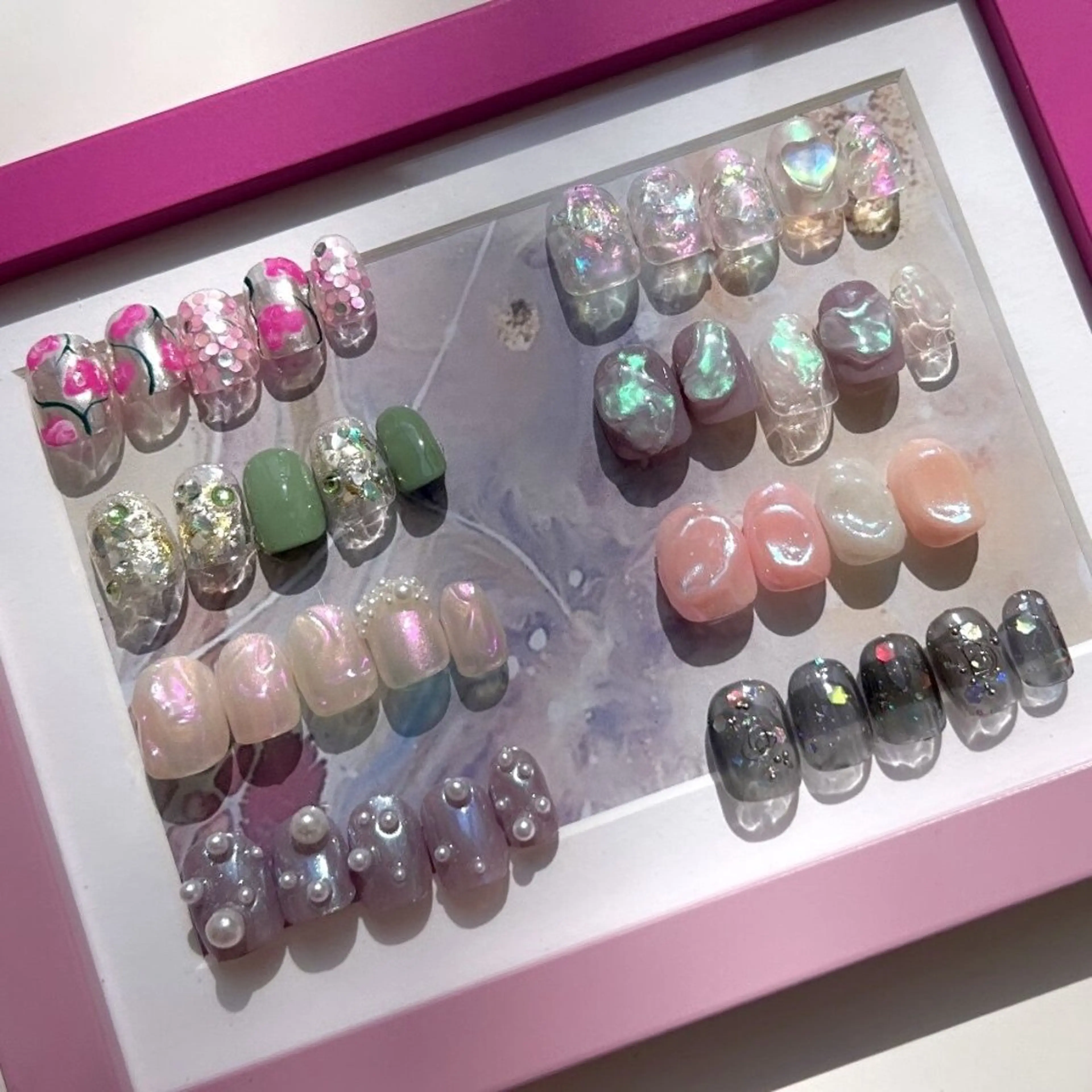 【オフ有り】毎月デザイン変更☆季節限定ジェルネイルアート★アシンメトリー¥7000の写真