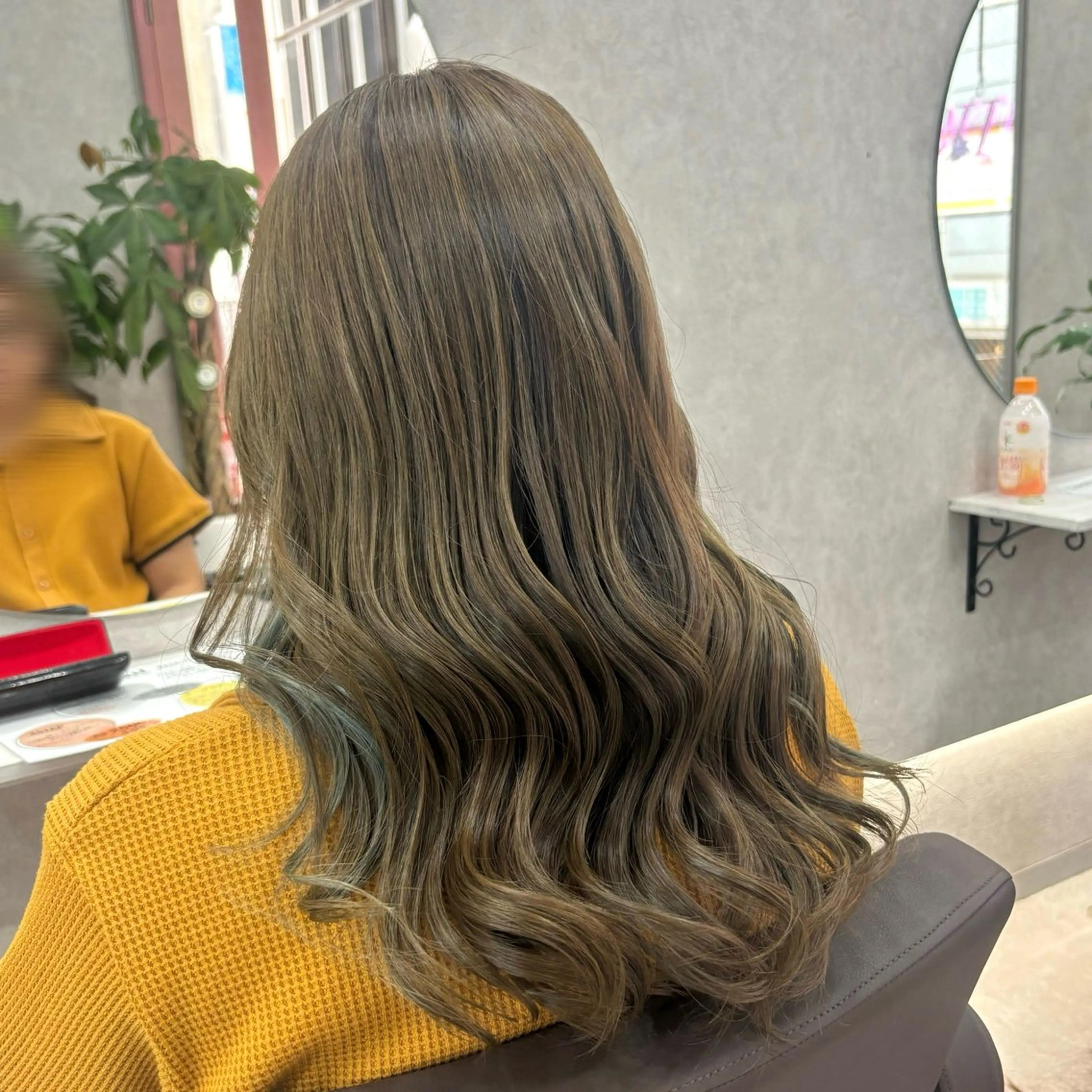 ロング ヘアカラー 倉爪 歩実のヘアスタイル