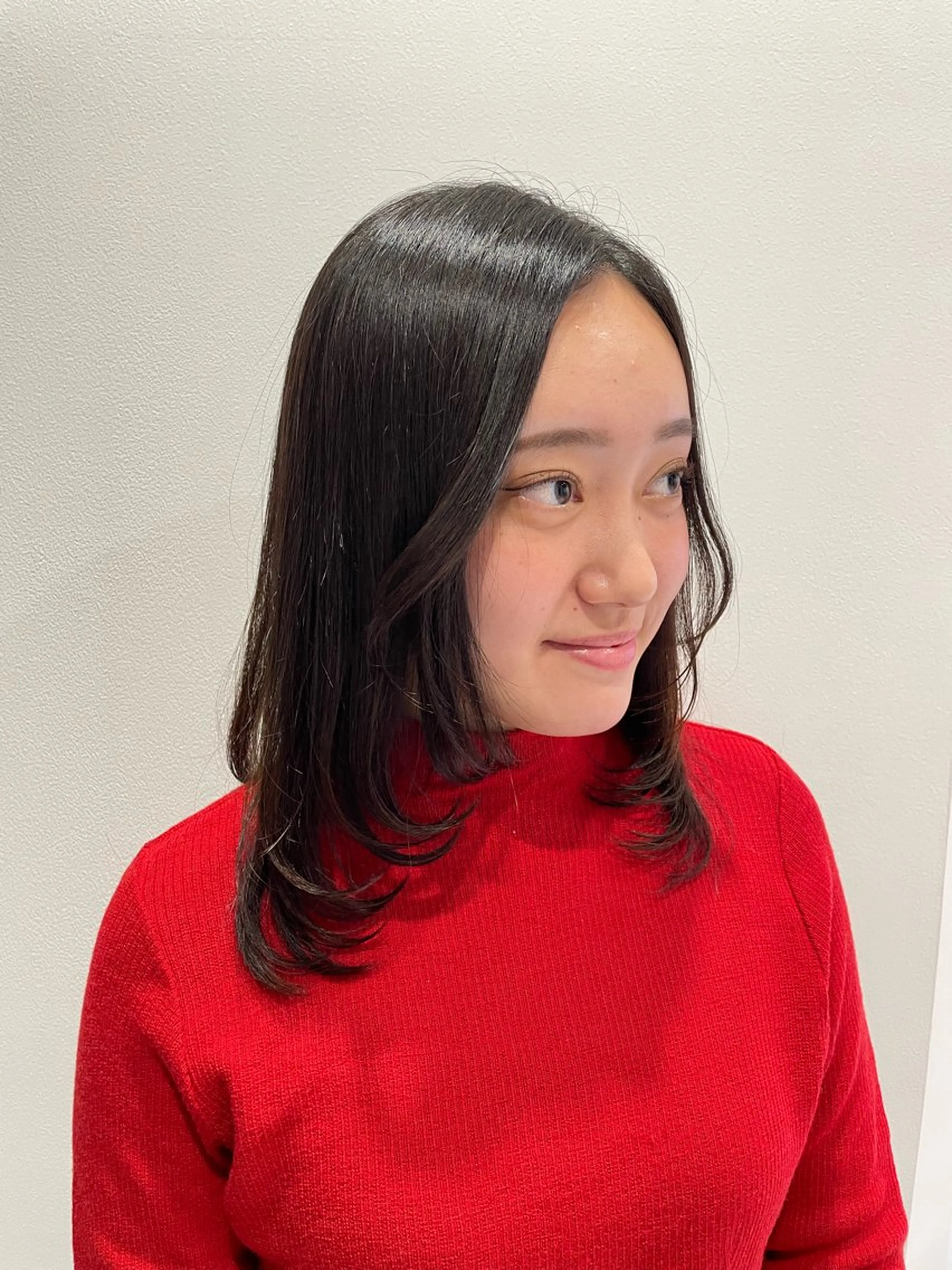 ミディアム レイヤーカット MONA SAYAKAのヘアスタイル