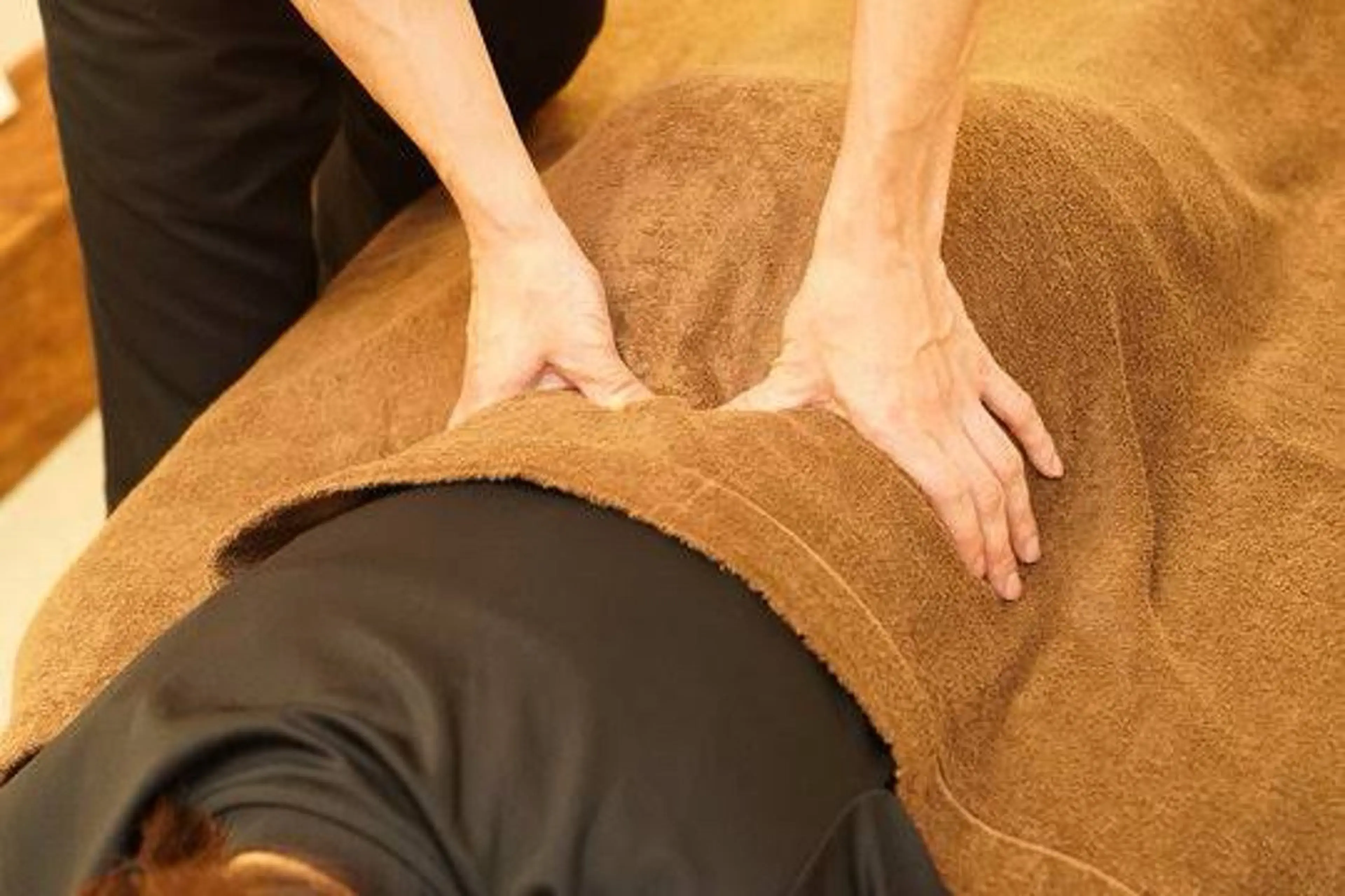 「贅沢全身リフレッシュ90分 」→ しっかりと全身をケアし、疲れやコリをじっくりほぐして深いリラックスへ。の写真