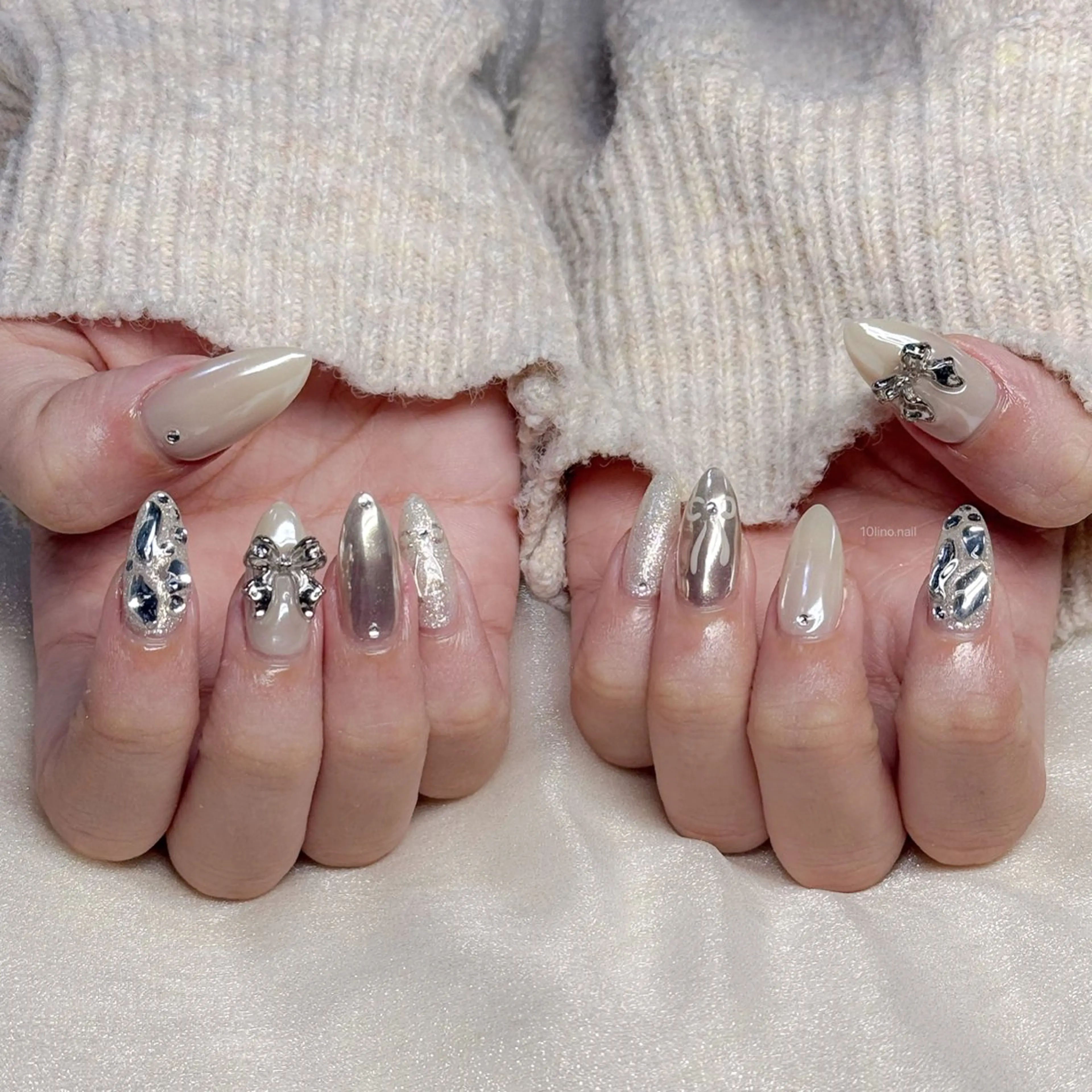 ネイル キラキラネイル ミラーネイル リボン シルバー ホワイト Mネイルbranch所属・Mネイル伏見 【TORINO】のネイルデザイン