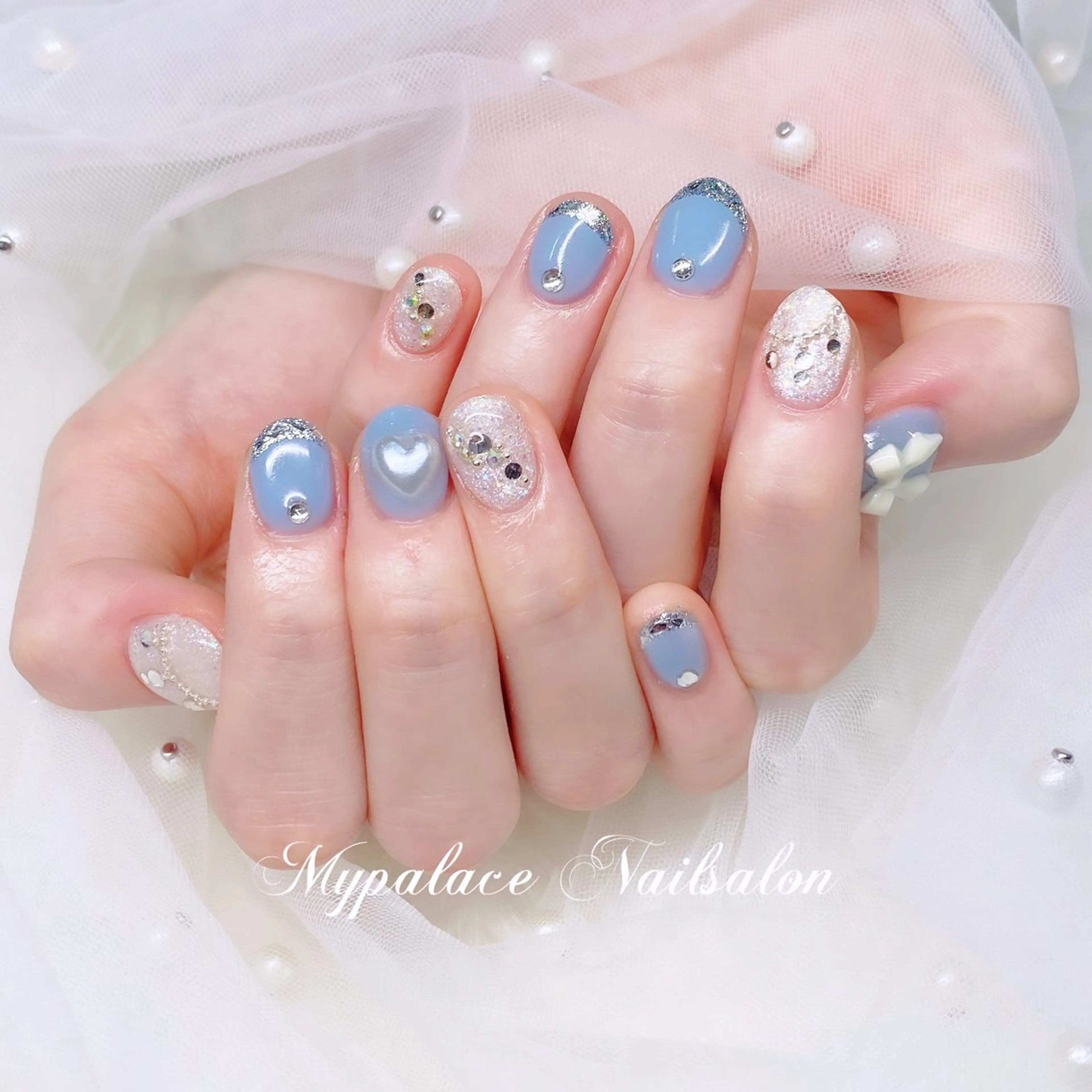 ネイル フレンチネイル ガラスフレンチ ストーンネイル 冬ネイル クリスマス ハンドネイル Yuis Nailスカルプ専門のネイルデザイン