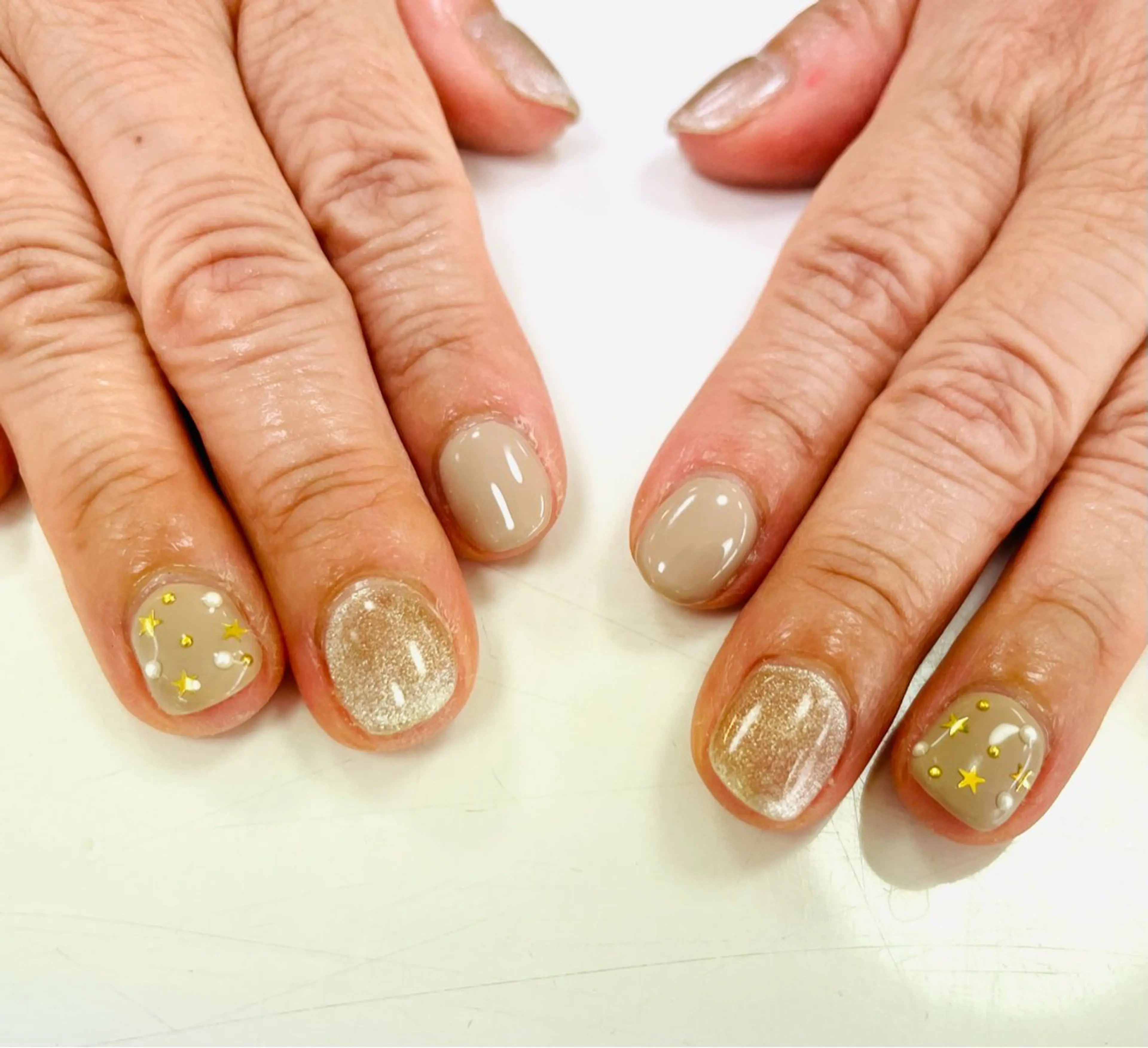 ネイル フットネイル フレンチネイル グラデーション キラキラネイル 韓国ネイル ハンドネイル 二見 晴香のネイルデザイン