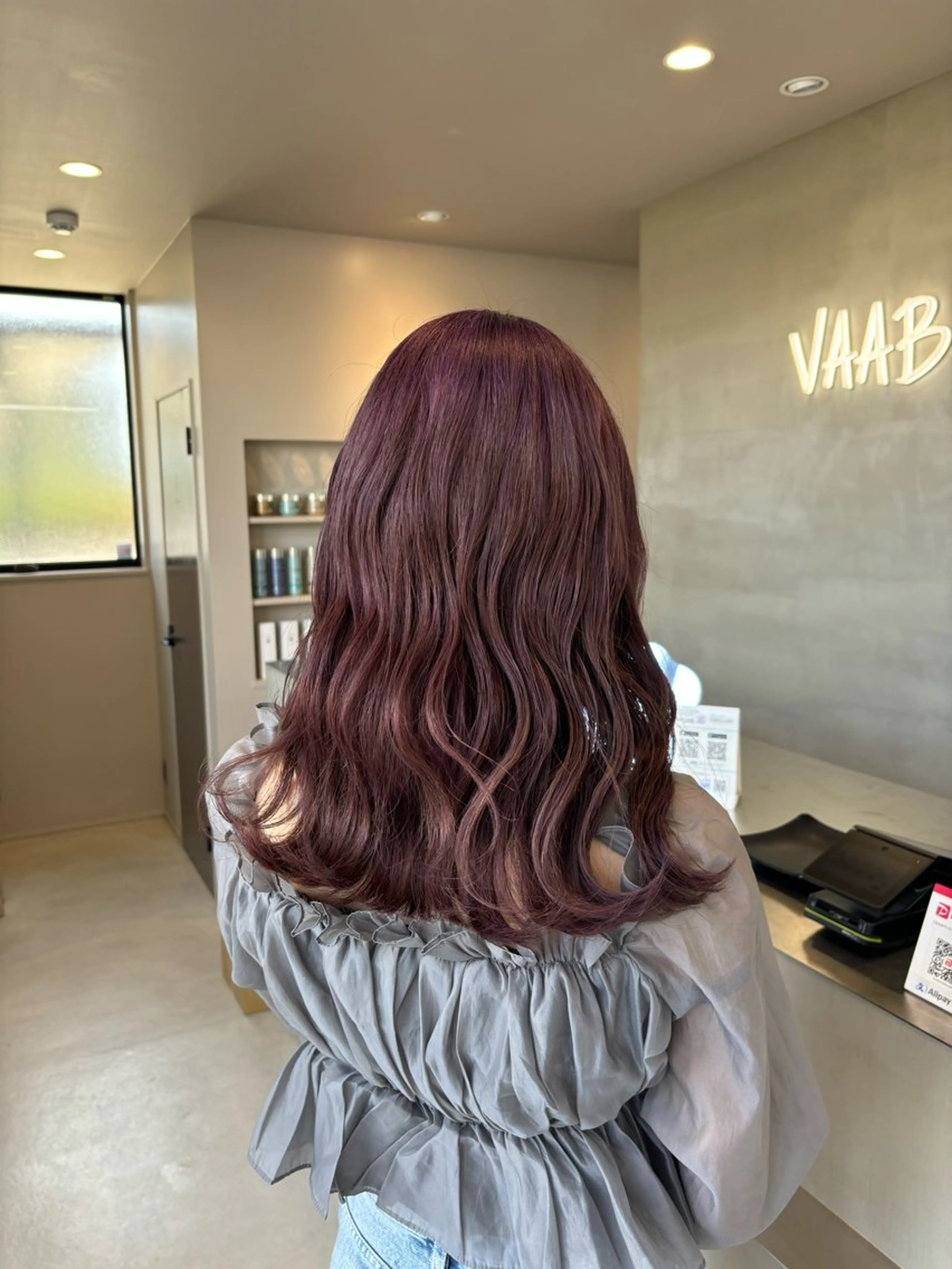 セミロング カラー 加藤 綾乃のヘアスタイル