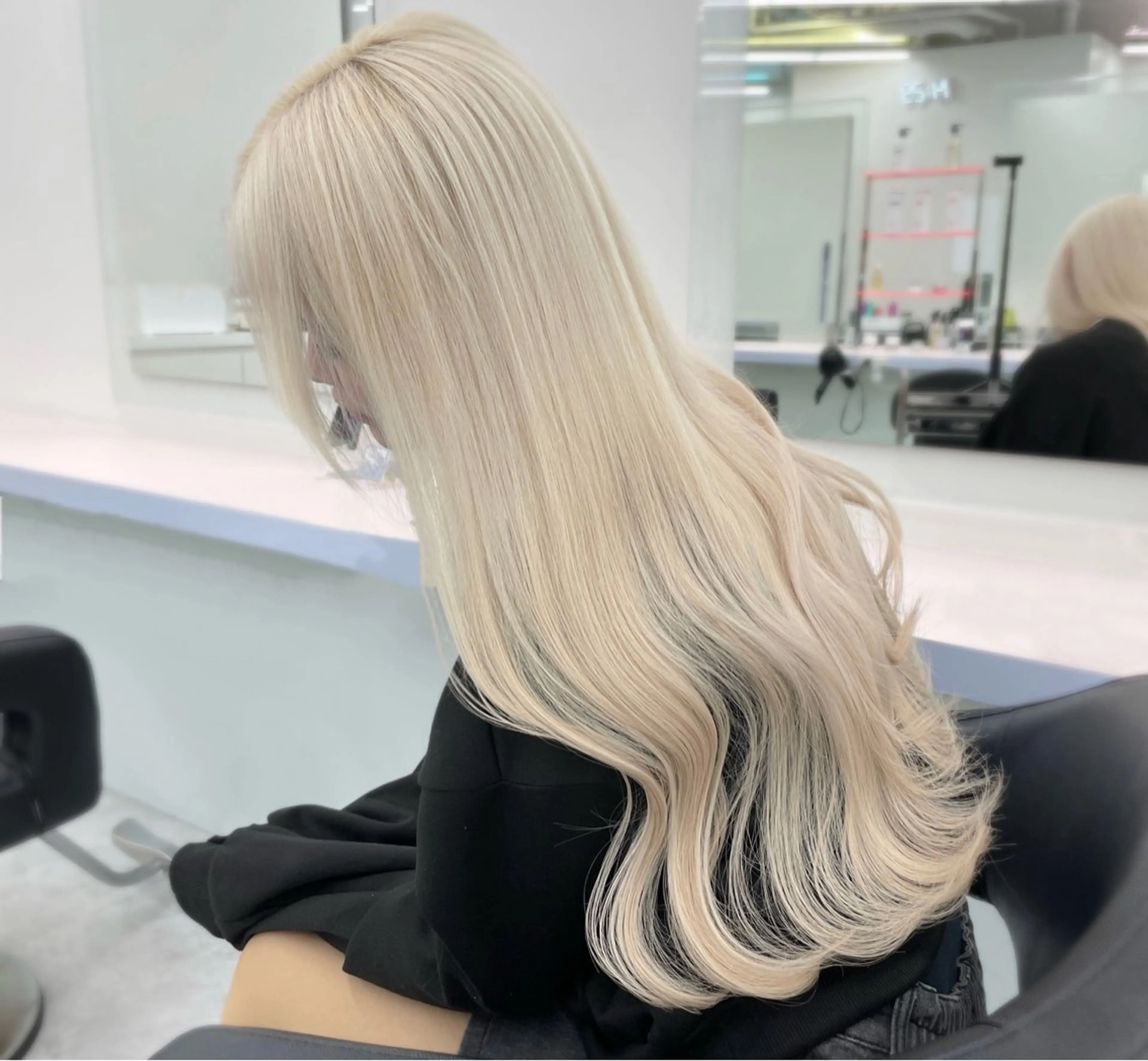 ロング ヘアカラー トリートメント SALOWIN札幌大通店所属・‎🤍札幌ハイトーン 🤍シンゴのヘアスタイル
